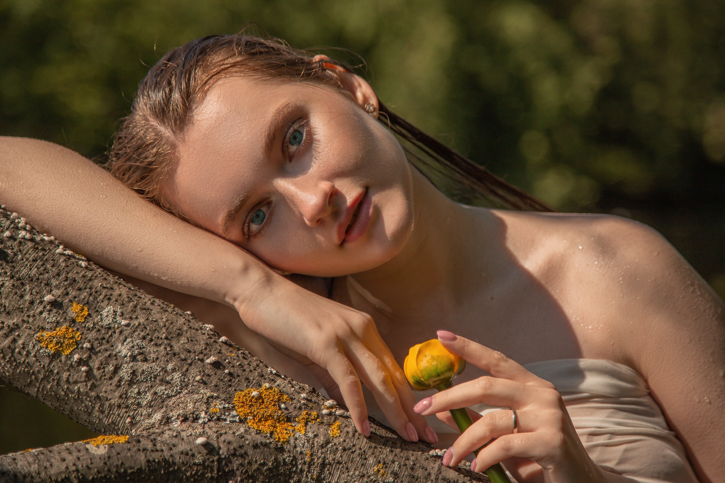 Фотосессия в кувшинках — женский портрет на озере | Анна Татаурова, Москва. Фотограф Анна Татаурова | Авторская фотосъемка в Москве