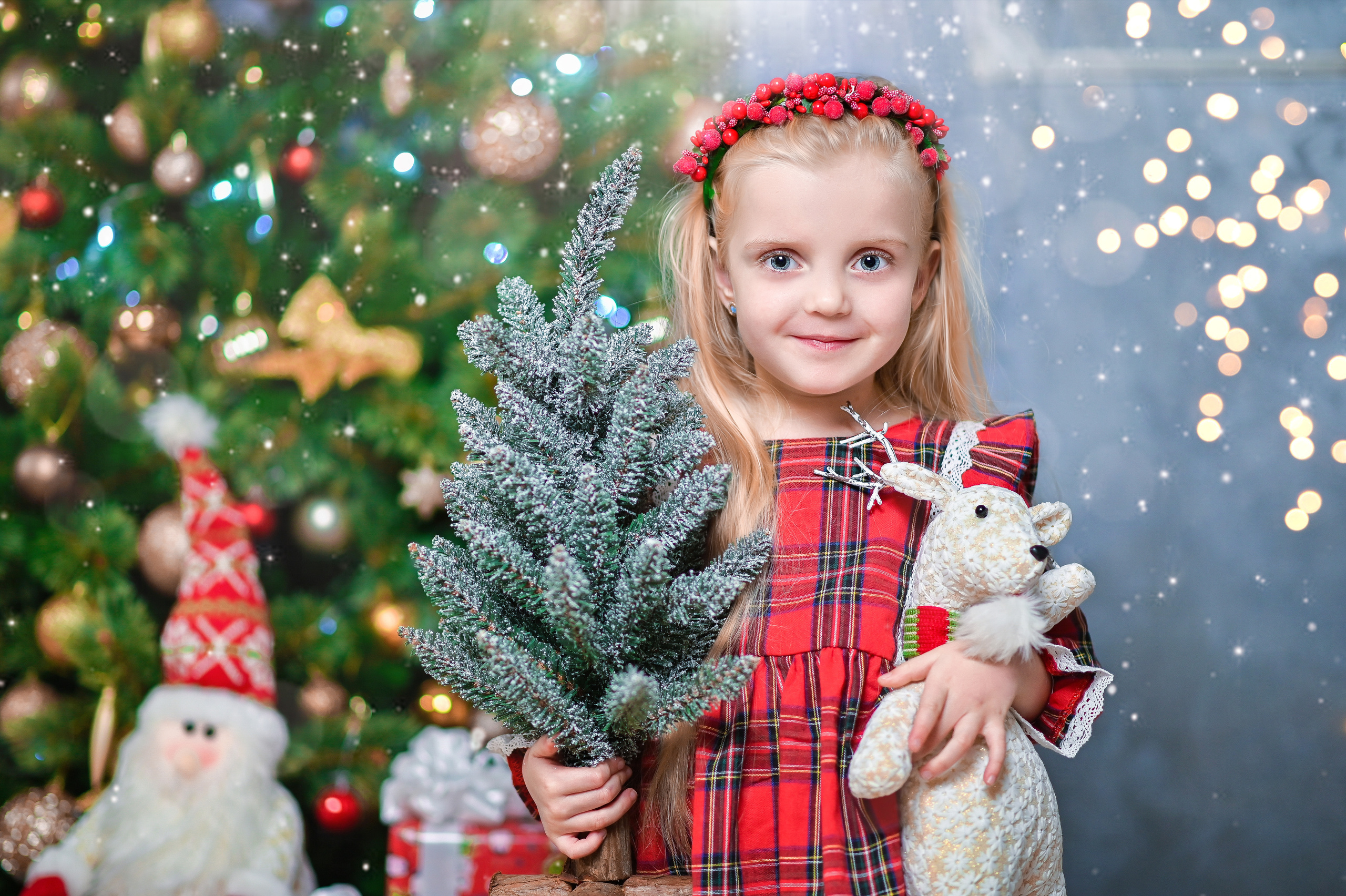 Новогодняя фотосъёмка в студии. Женский, семейный и детский фотограф