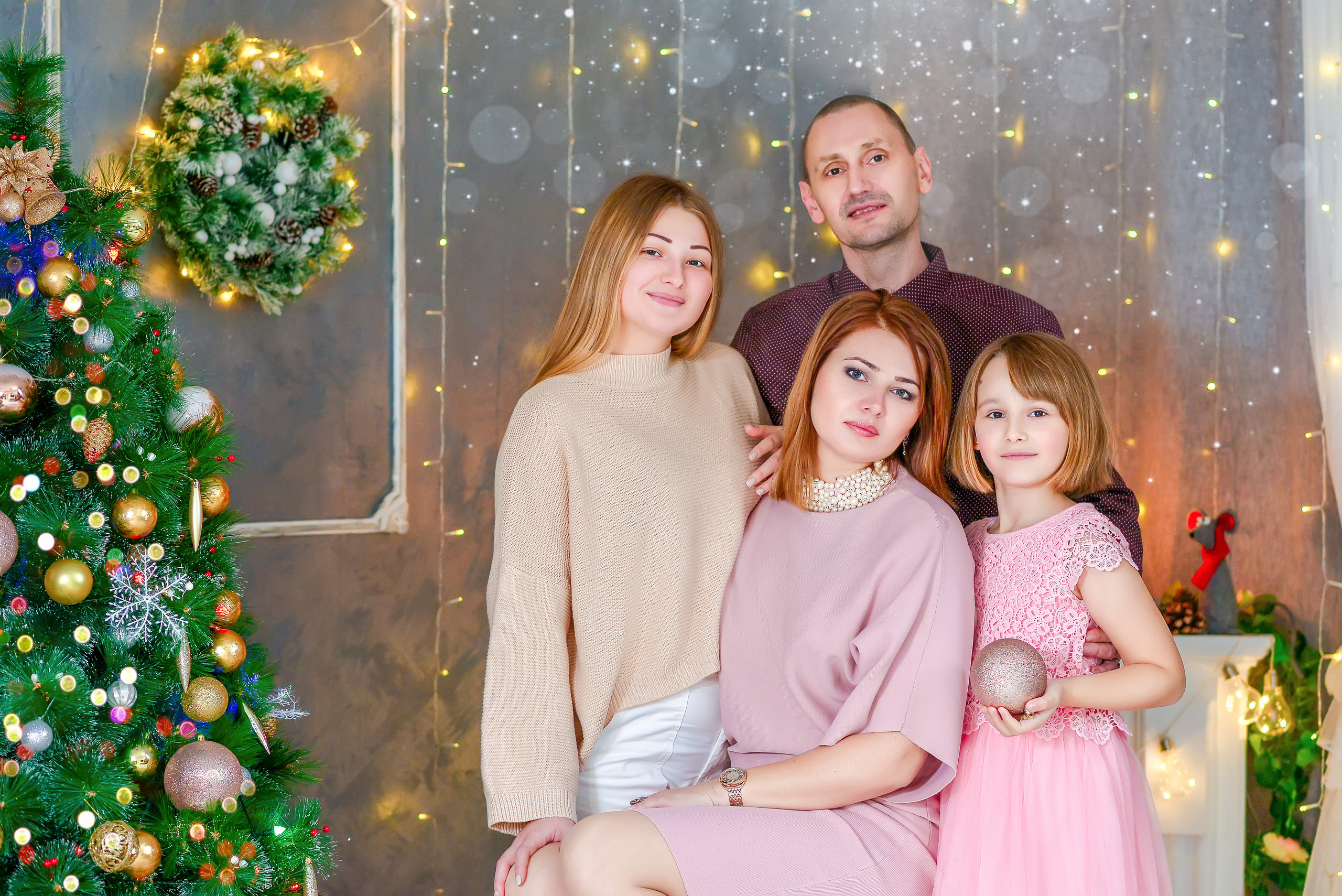 Новогодняя фотосъёмка в студии. Женский, семейный и детский фотограф