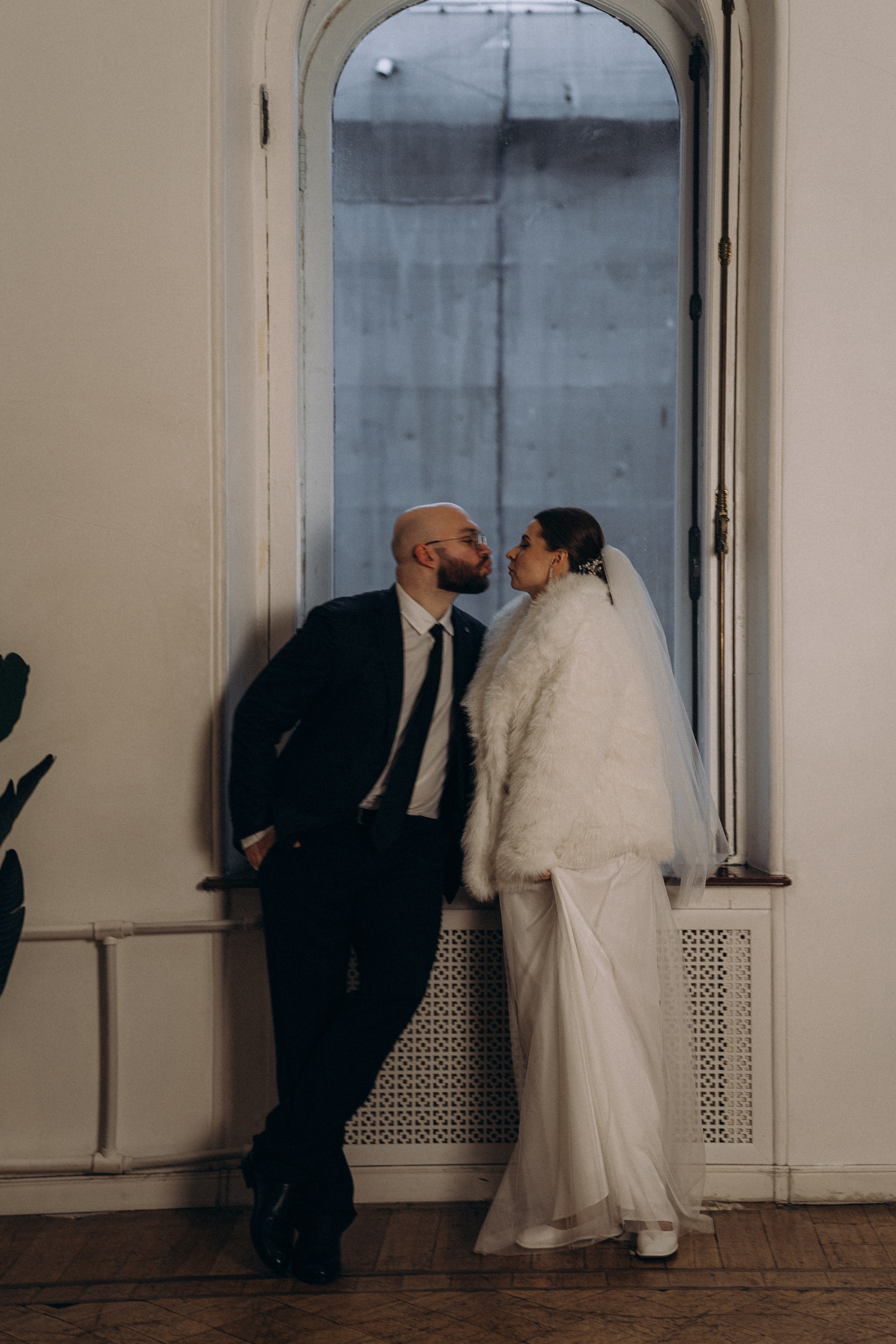 СВАДЕБНАЯ СЬЕМКА ВО ВТОРОМ ДВОРЦЕ (ДЕКАБРЬ) ТАКЖЕ СЬЕМКА В СТУДИИ НА ЧЕРНЫШЕВСКОЙ. Профессиональный фотограф, Санкт-Петербург — Виктория Богомолова