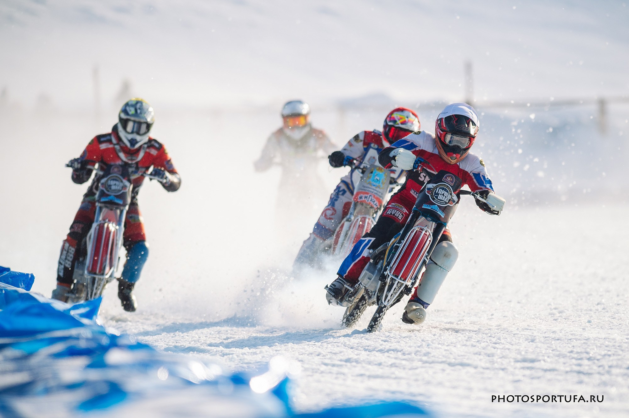 Мотогонку на льду. Спортивный фотограф в Уфе Евгений Буров