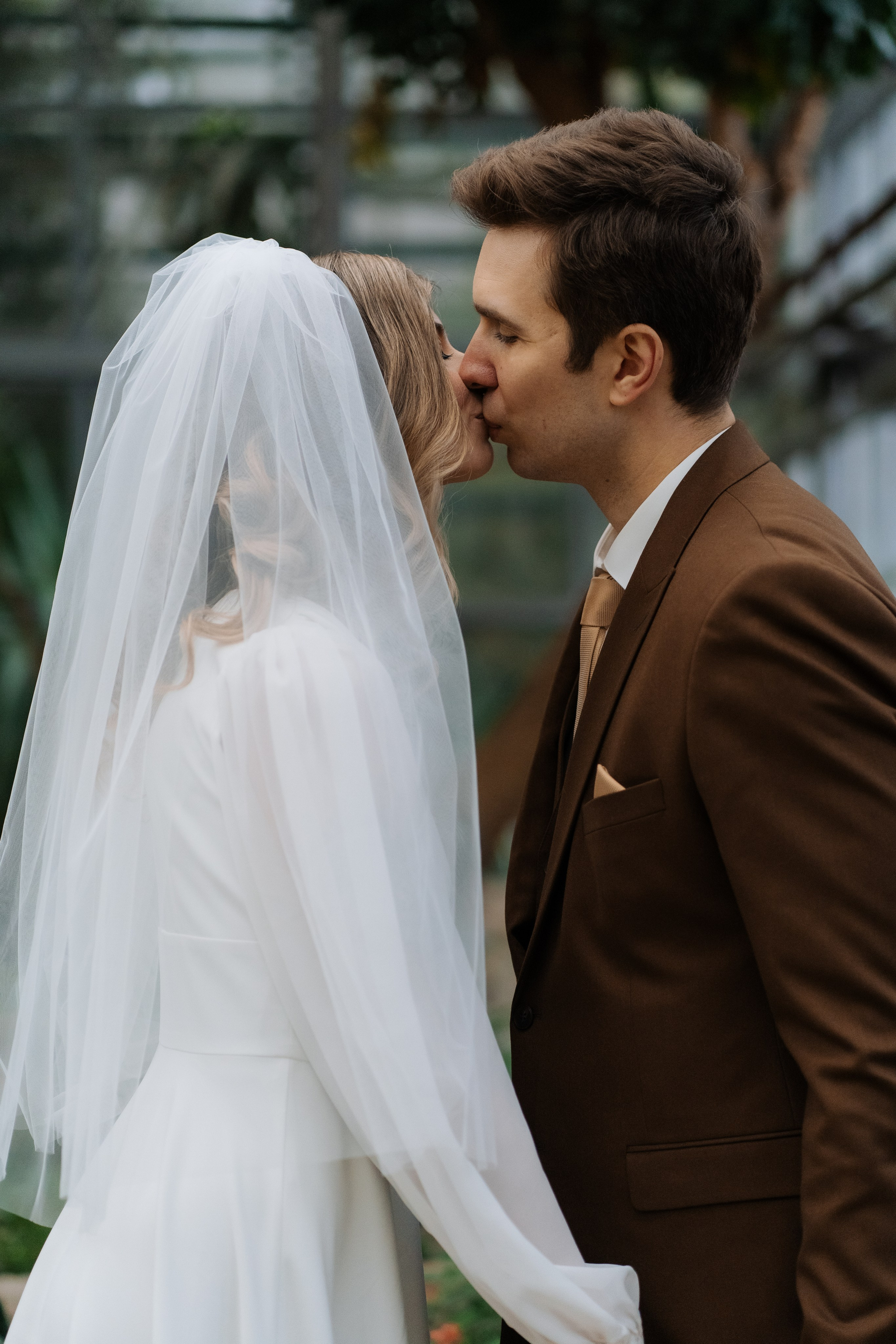 Свадебная фотосессия в оранжерее, Москва. Свадебный фотограф в Москве Анна Полушина