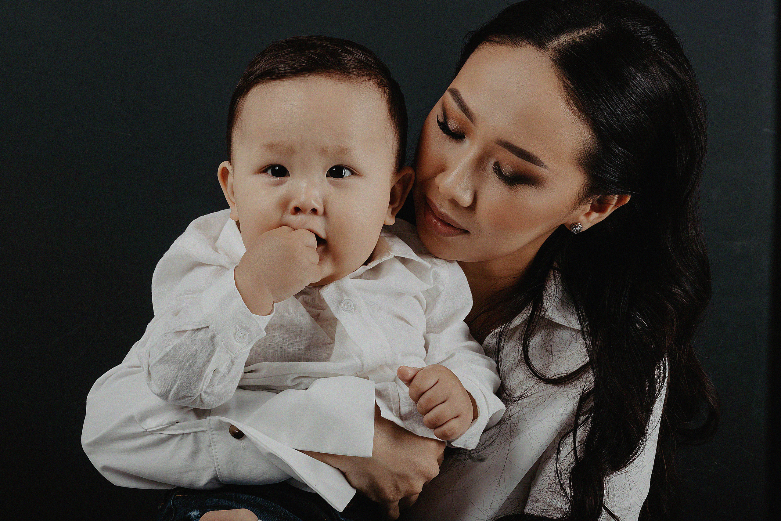 Фотосессия Дамиры и Аланчика в фотостудии Пространство. Свадебный, семейный и портретный фотограф в Алматы, Костанай