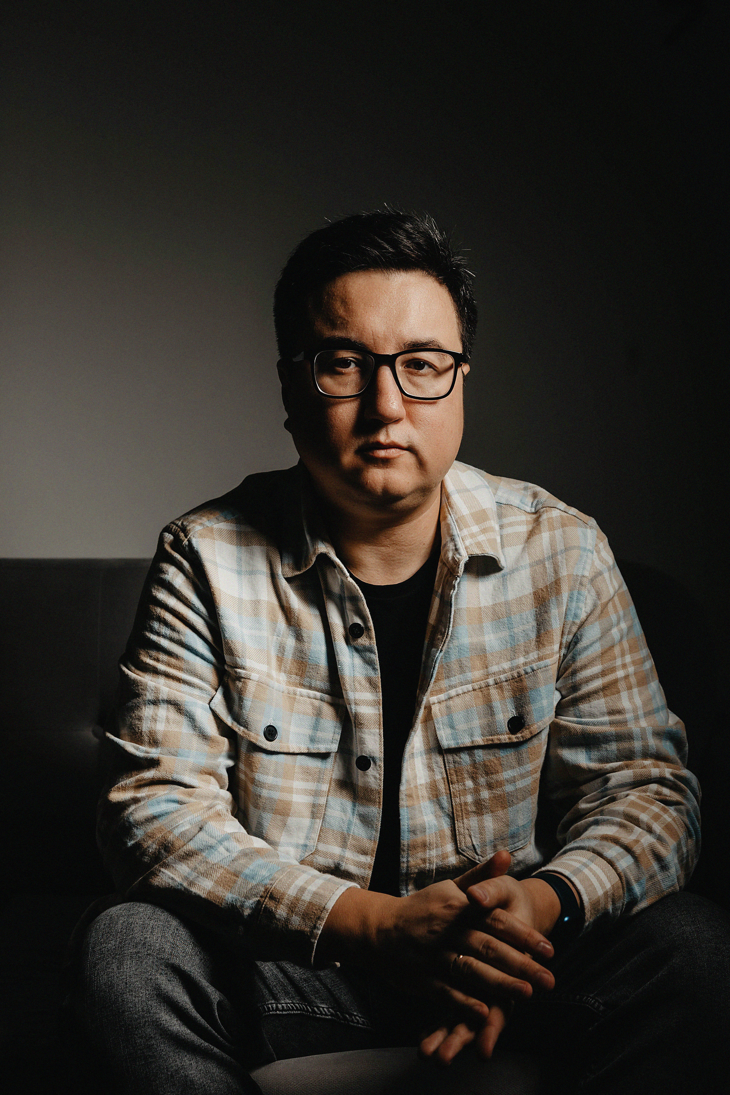 Фотосессия Артура в фотостудии Пространство. Свадебный, семейный и портретный фотограф в Алматы, Костанай