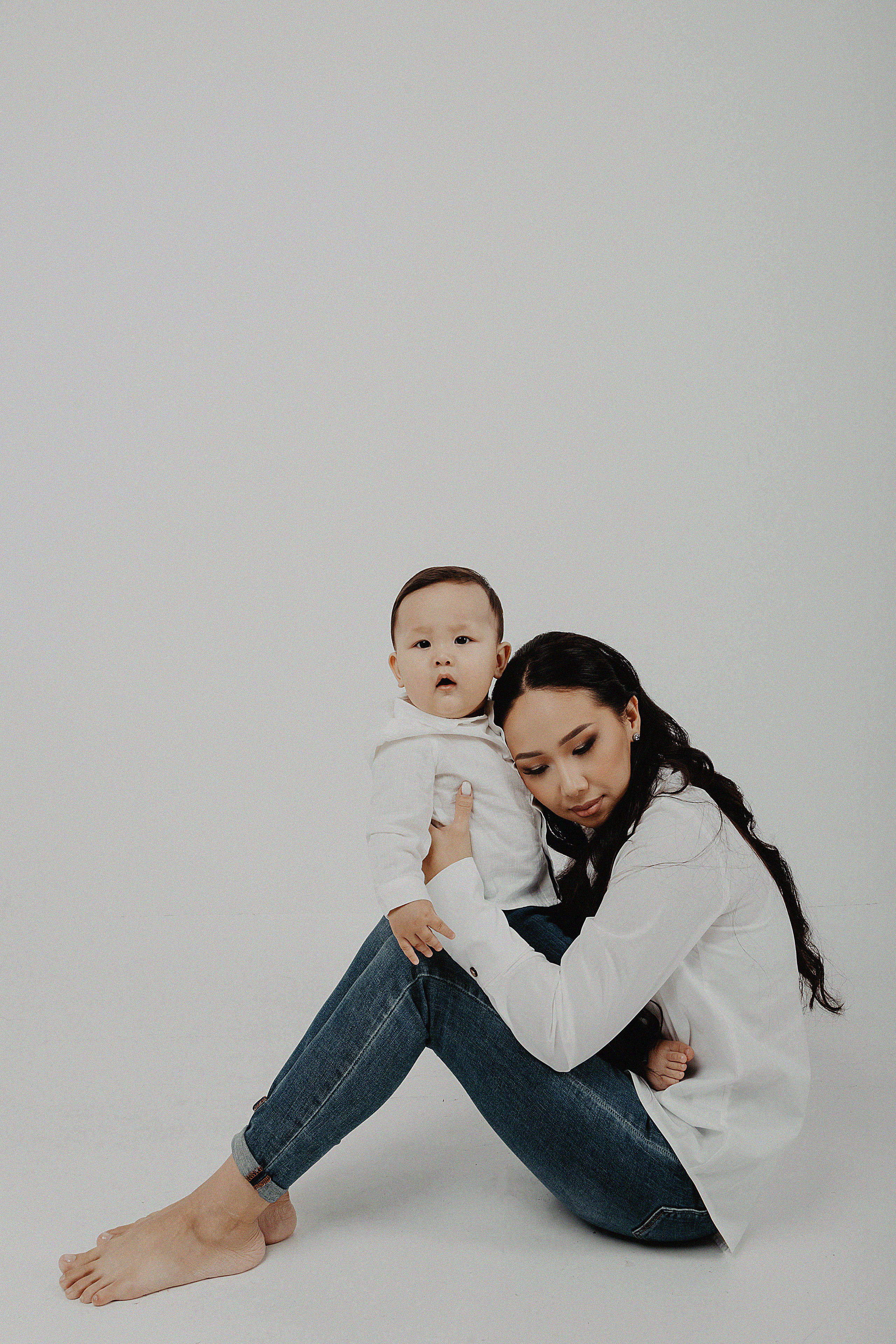 Фотосессия Дамиры и Аланчика в фотостудии Пространство. Свадебный, семейный и портретный фотограф в Алматы, Костанай