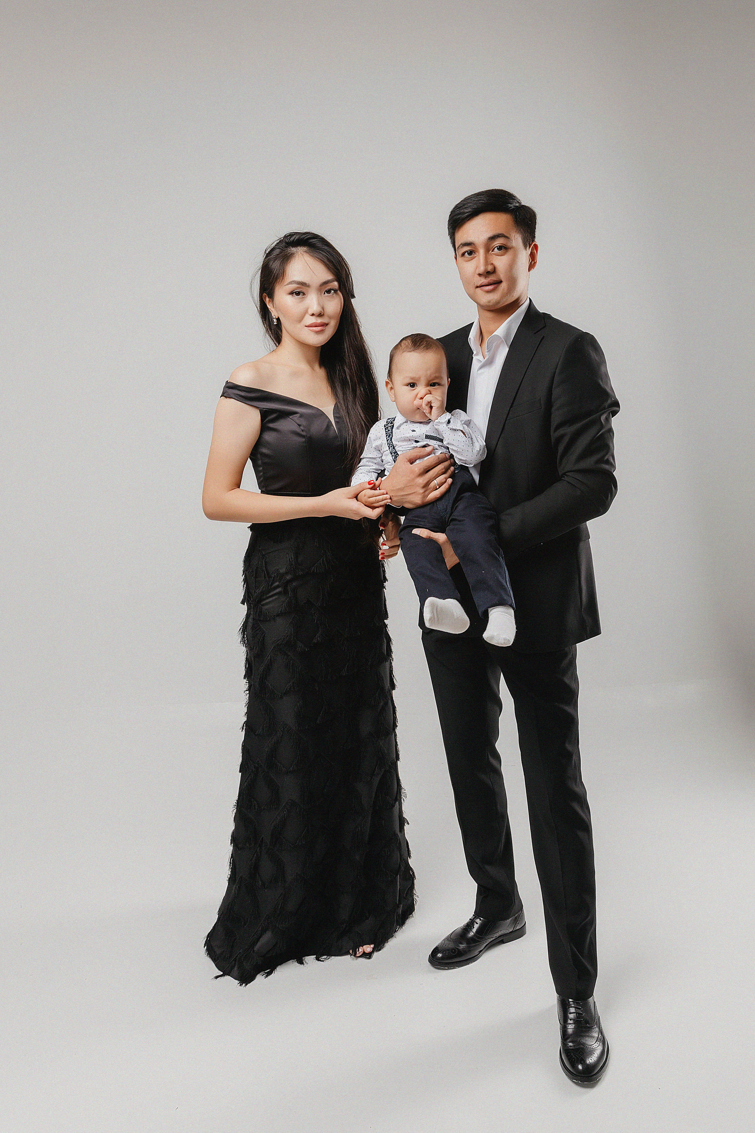 Семейная фотосессия в фотостудии Пространство. Свадебный, семейный и портретный фотограф в Алматы, Костанай