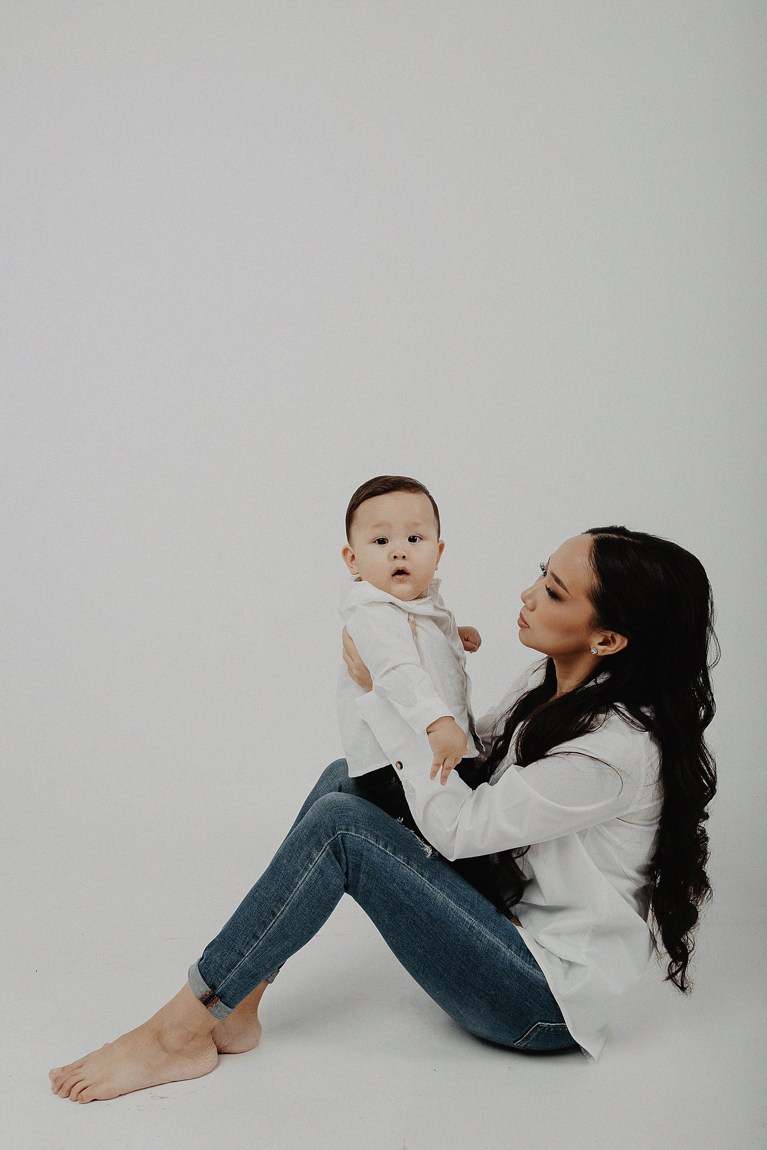 Фотосессия Дамиры и Аланчика в фотостудии Пространство. Свадебный, семейный и портретный фотограф в Алматы, Костанай
