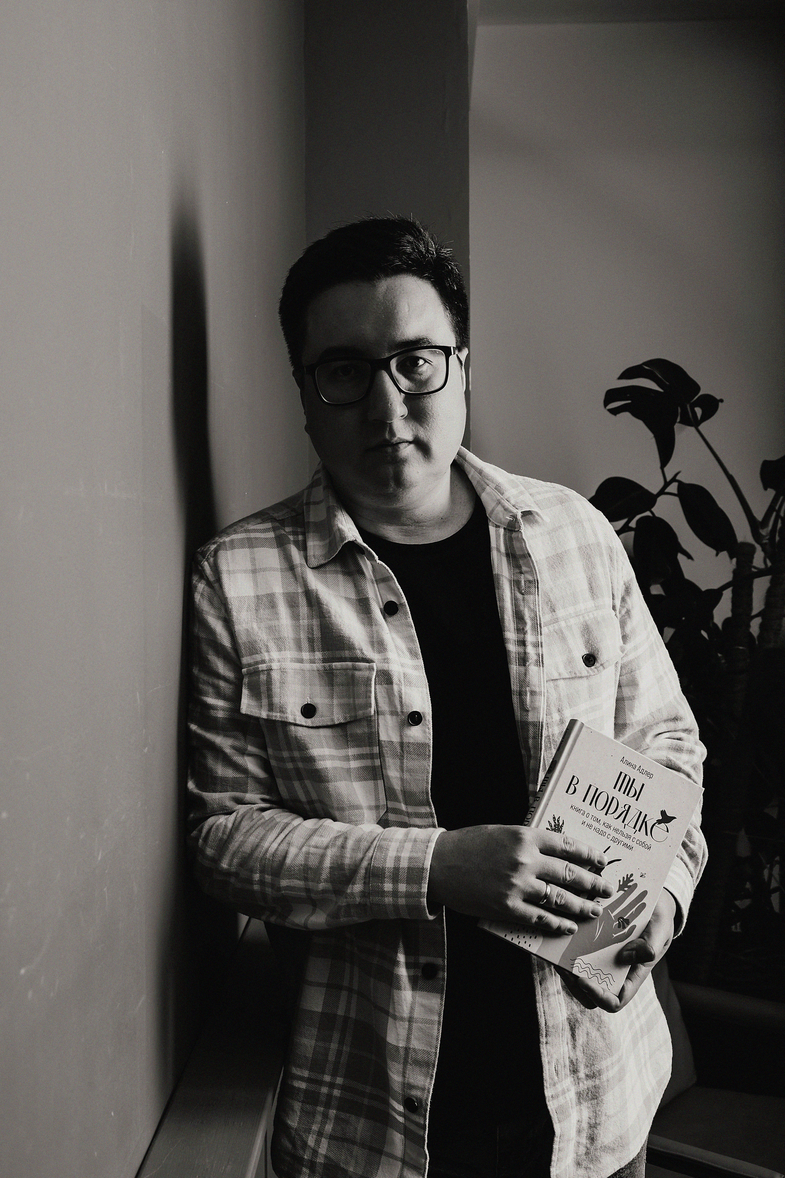 Фотосессия Артура в фотостудии Пространство. Свадебный, семейный и портретный фотограф в Алматы, Костанай