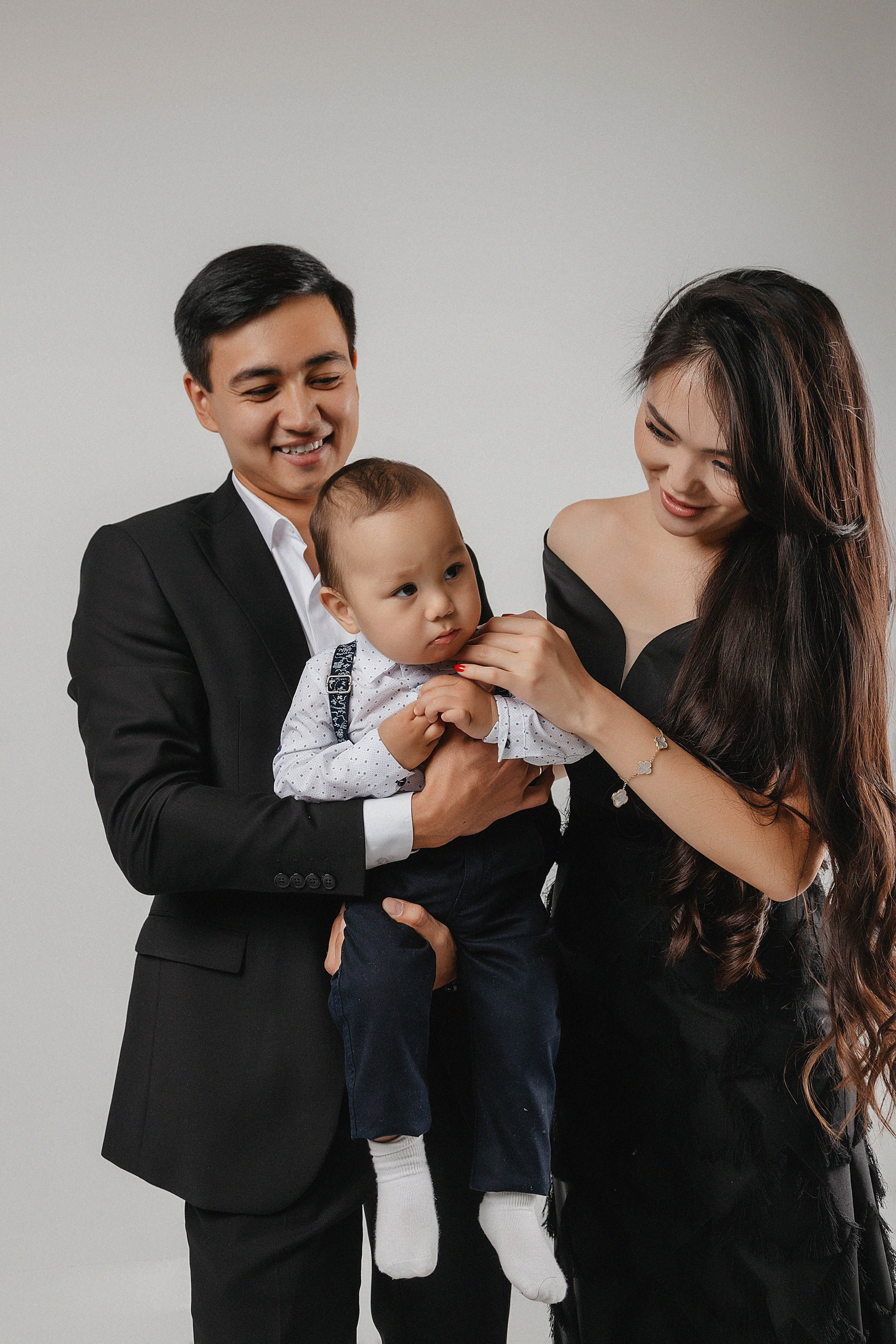 Семейная фотосессия в фотостудии Пространство. Свадебный, семейный и портретный фотограф в Алматы, Костанай