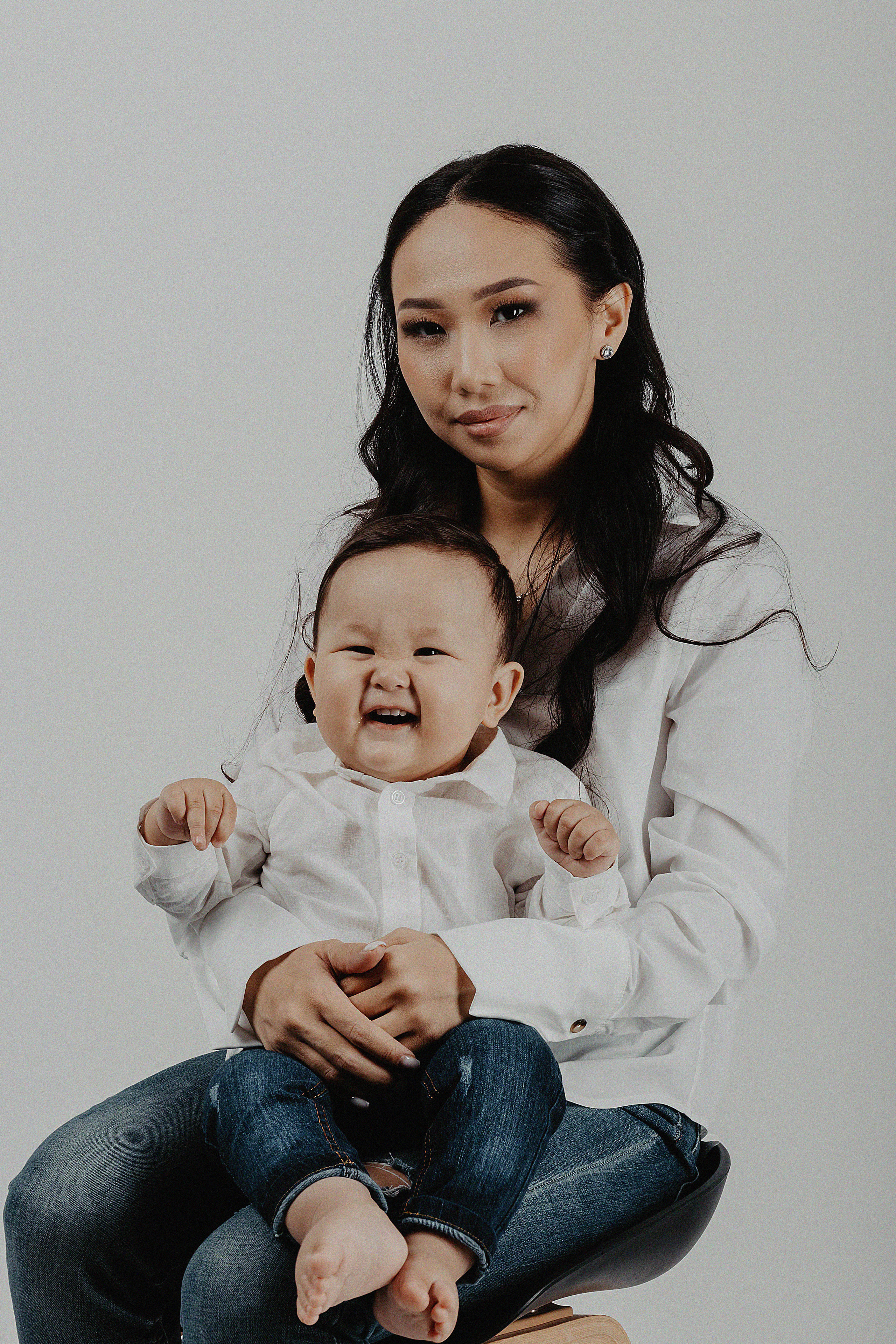 Фотосессия Дамиры и Аланчика в фотостудии Пространство. Свадебный, семейный и портретный фотограф в Алматы, Костанай