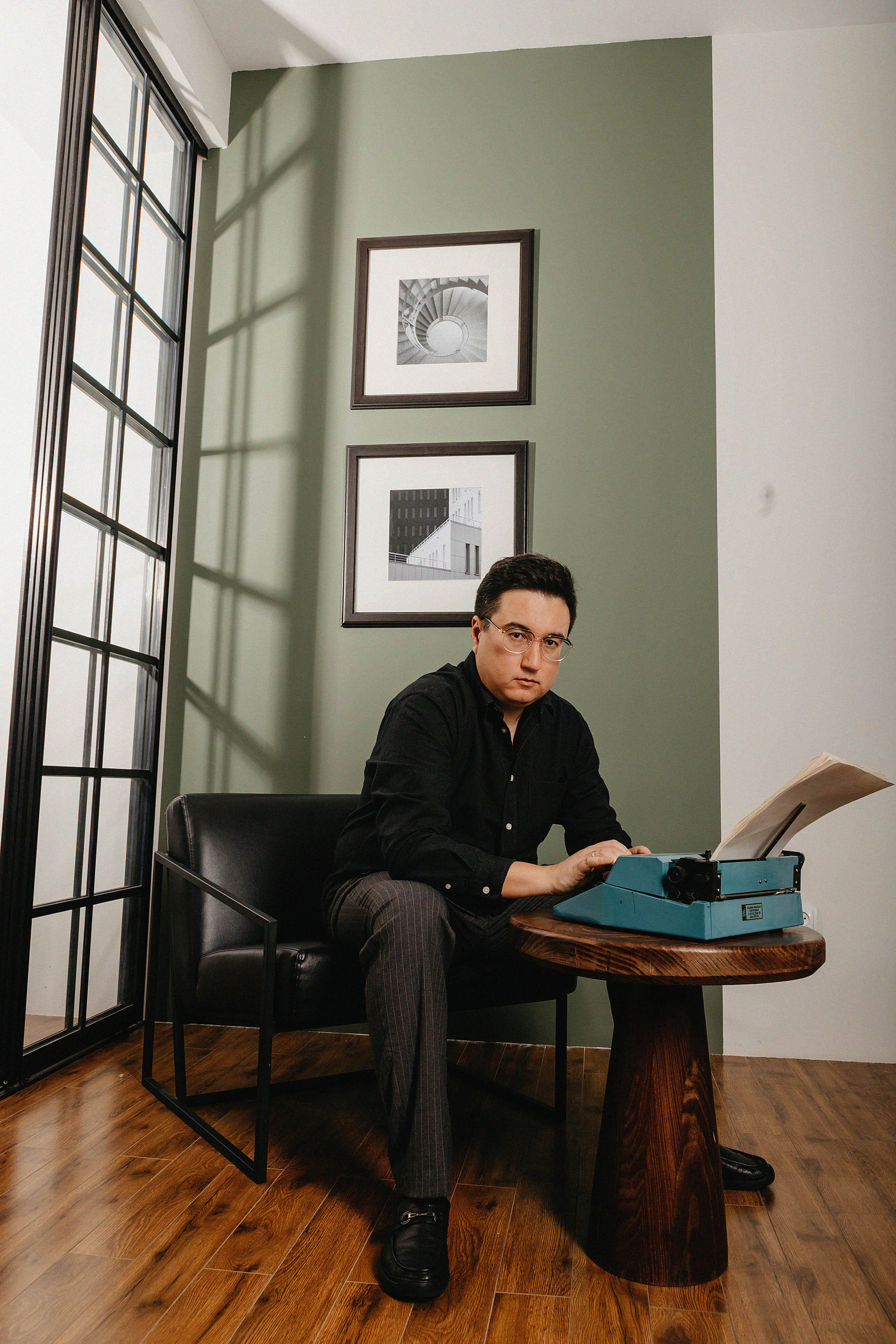 Фотосессия Артура в фотостудии Пространство. Свадебный, семейный и портретный фотограф в Алматы, Костанай