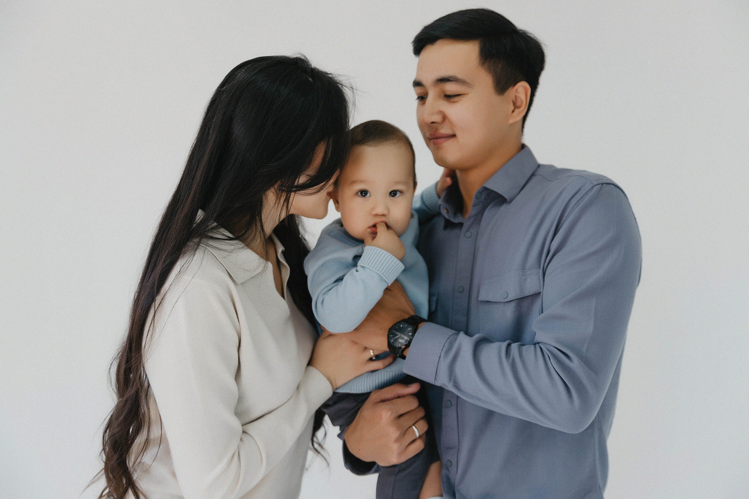 Семейная фотосессия в фотостудии Пространство. Свадебный, семейный и портретный фотограф в Алматы, Костанай