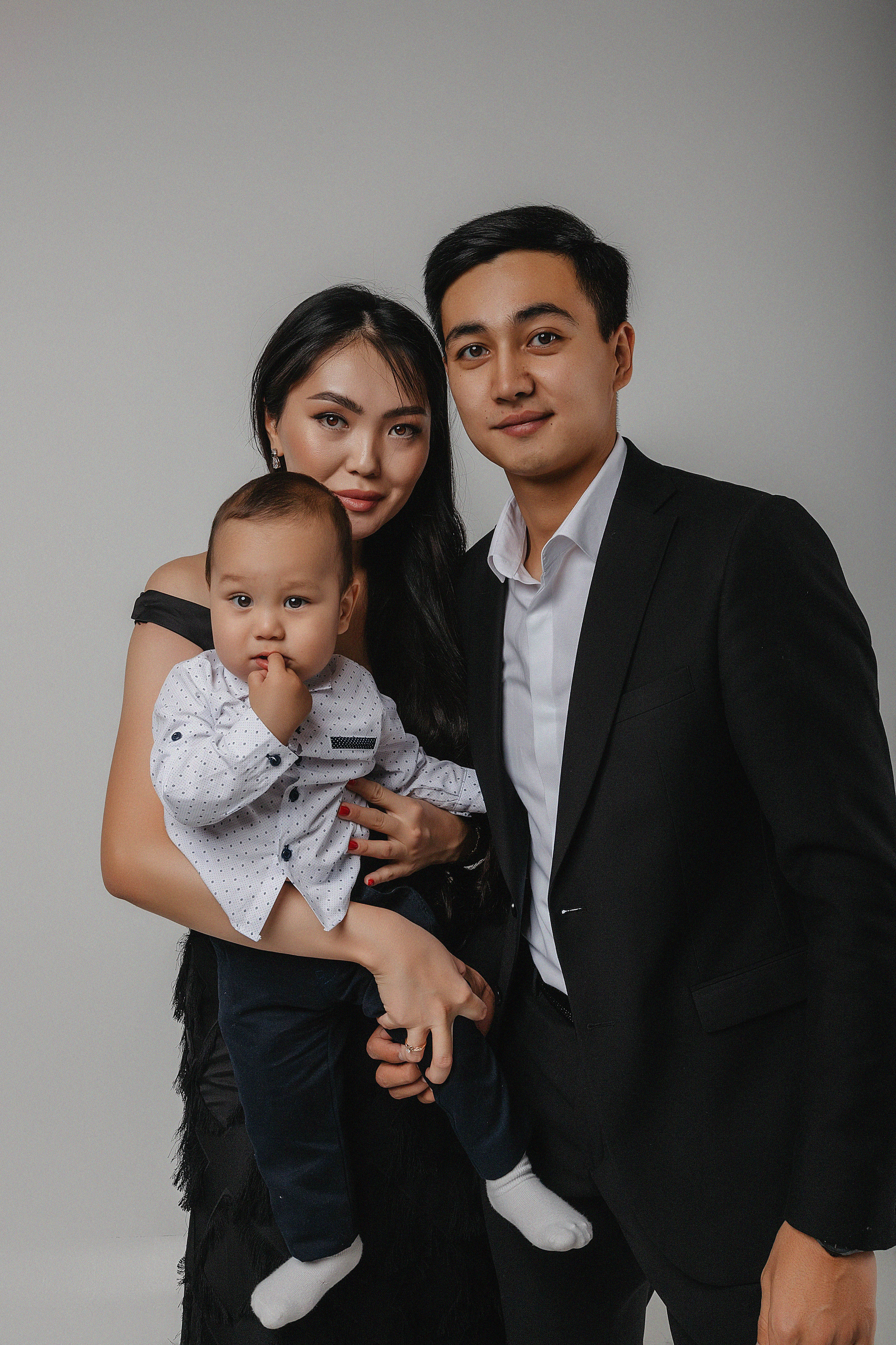 Семейная фотосессия в фотостудии Пространство. Свадебный, семейный и портретный фотограф в Алматы, Костанай