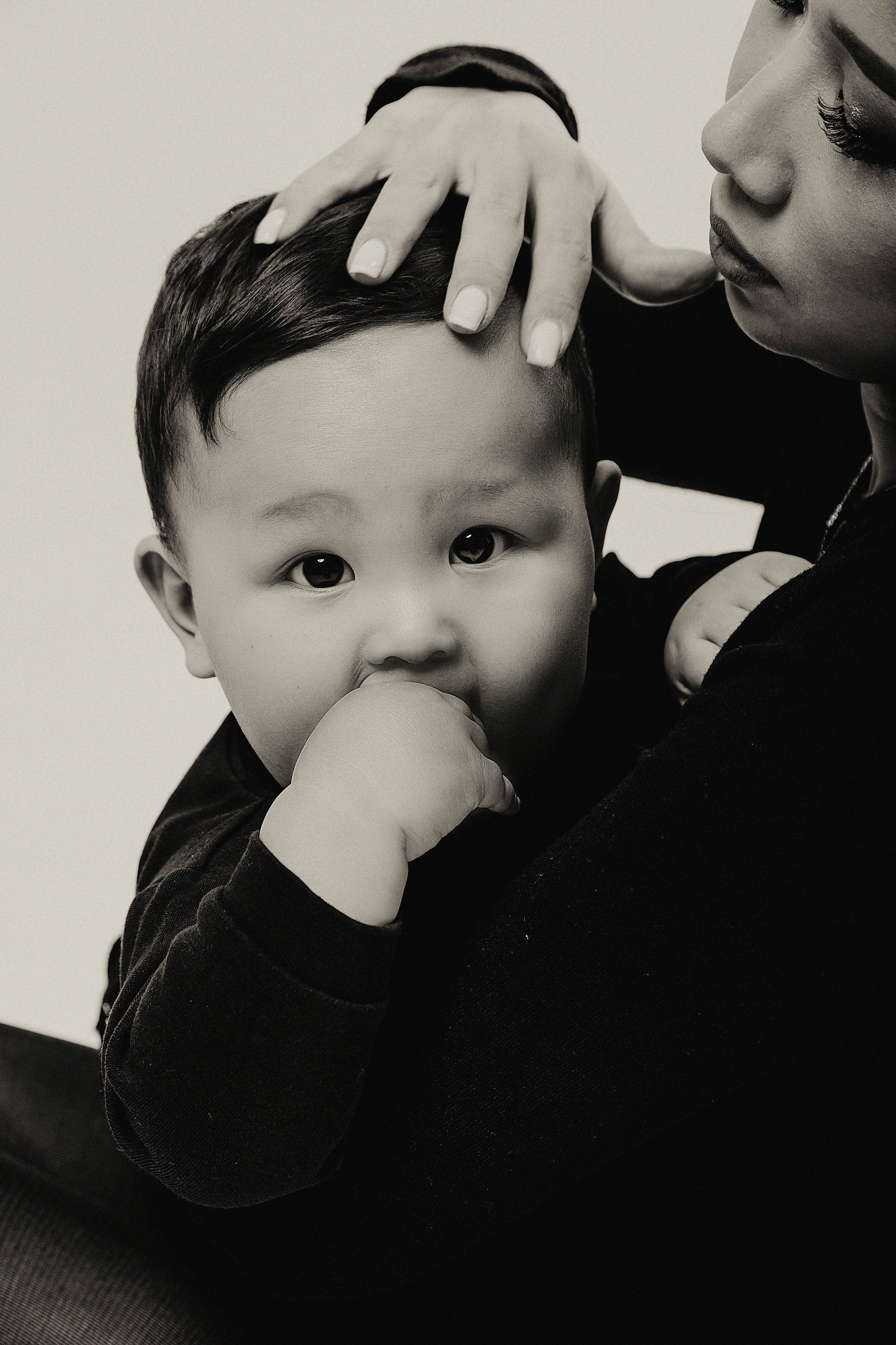 Фотосессия Дамиры и Аланчика в фотостудии Пространство. Свадебный, семейный и портретный фотограф в Алматы, Костанай