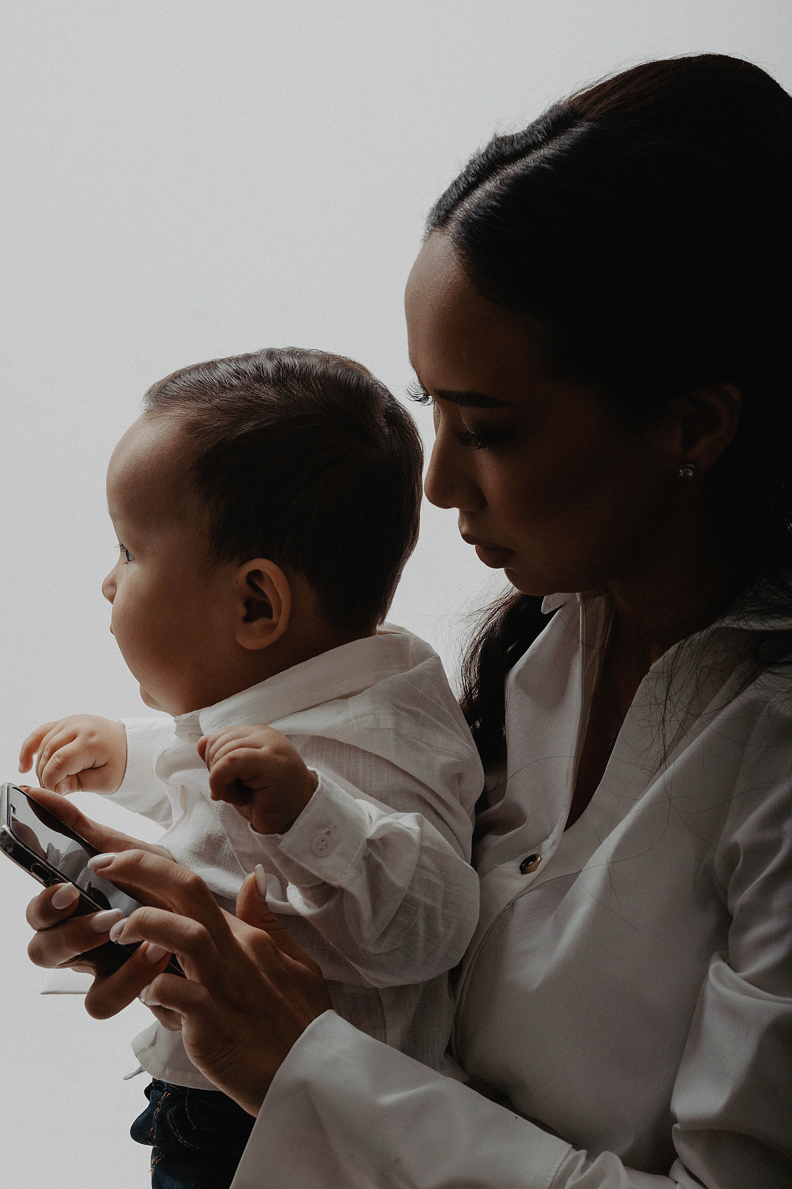 Фотосессия Дамиры и Аланчика в фотостудии Пространство. Свадебный, семейный и портретный фотограф в Алматы, Костанай