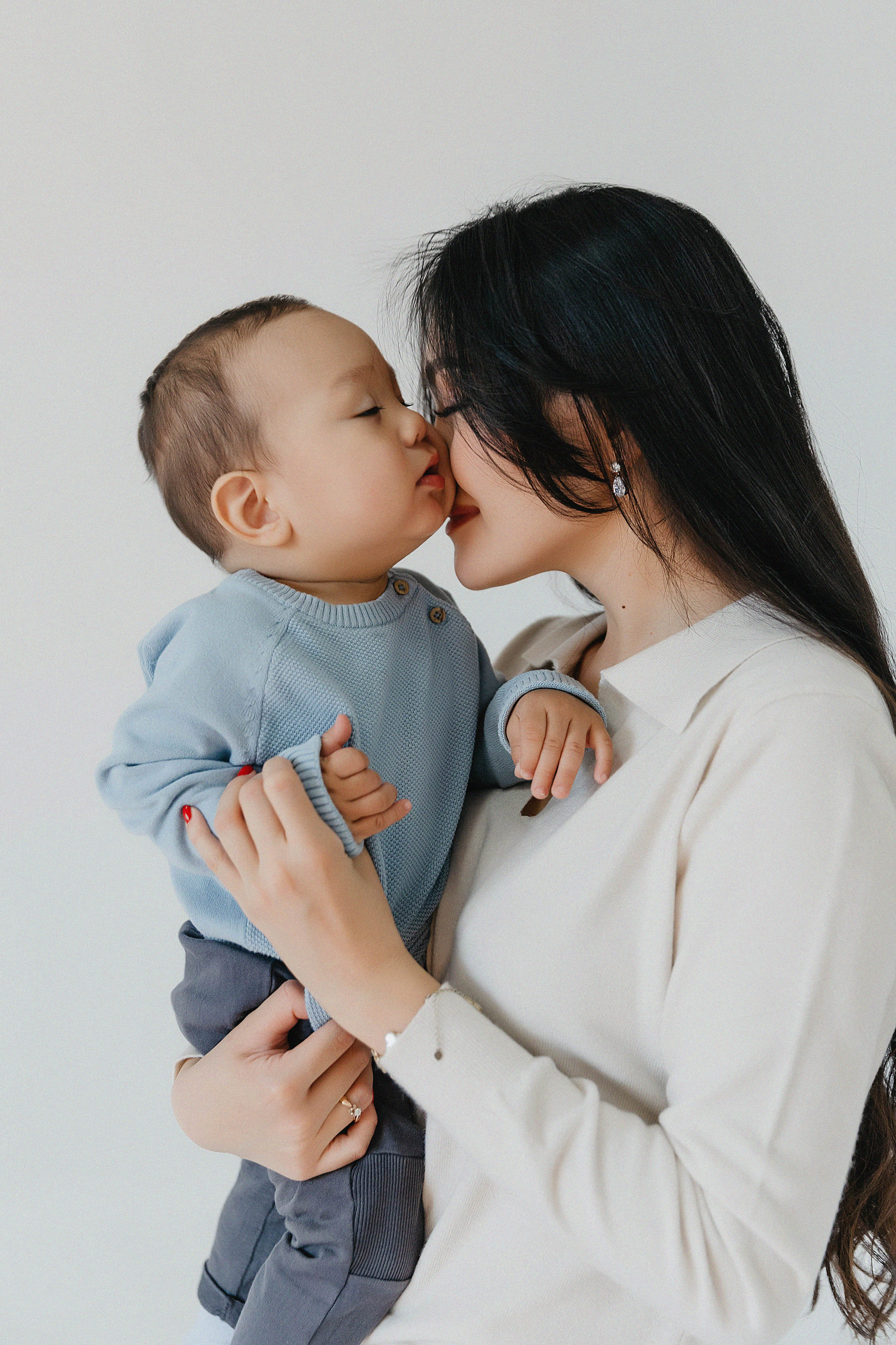 Семейная фотосессия в фотостудии Пространство. Свадебный, семейный и портретный фотограф в Алматы, Костанай