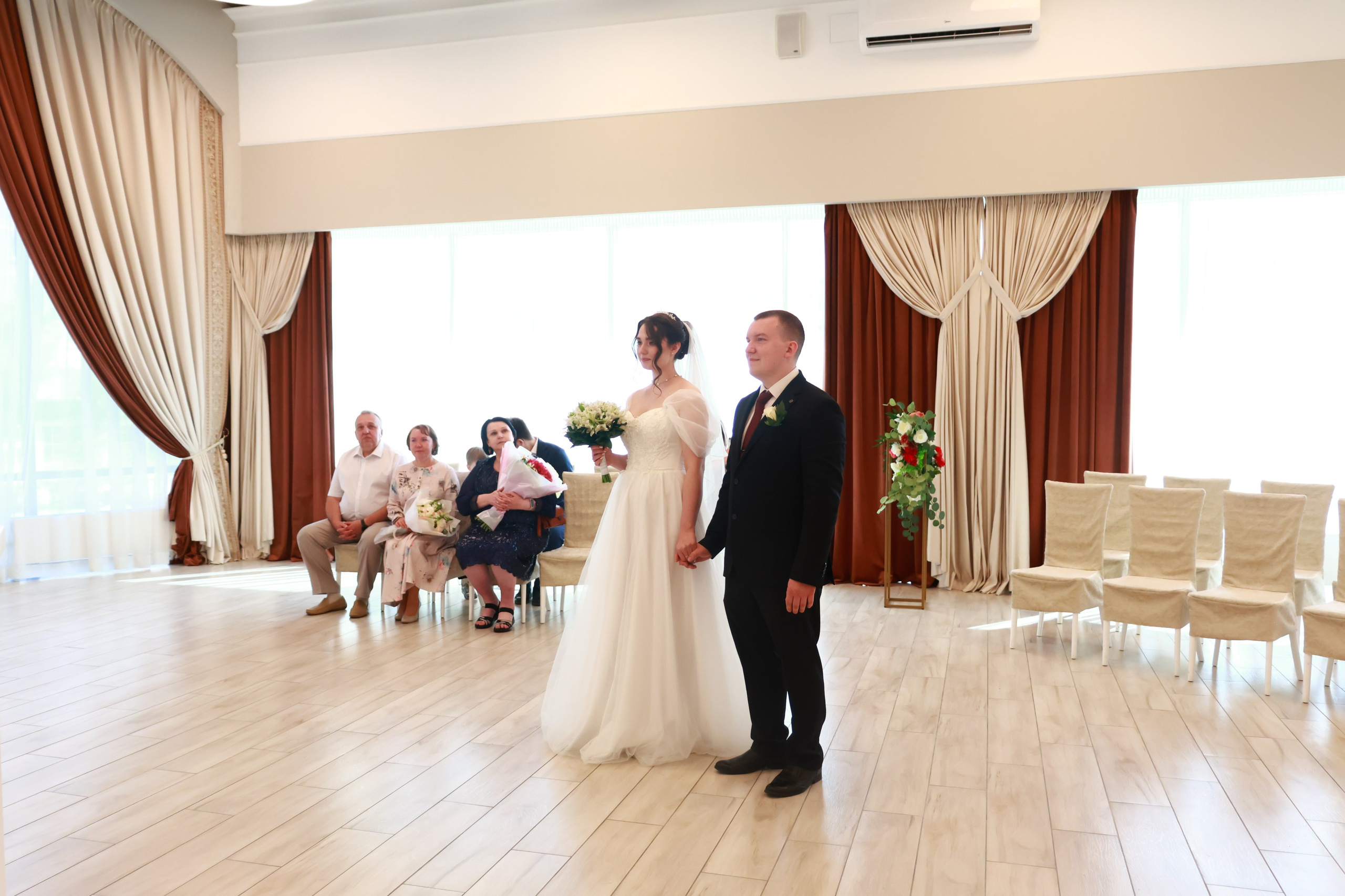 Свадьба Владислава и Дианы — Екатеринбург | ЗАГС, поле и самолёт. Фотограф в Екатеринбурге Пойгина Елена