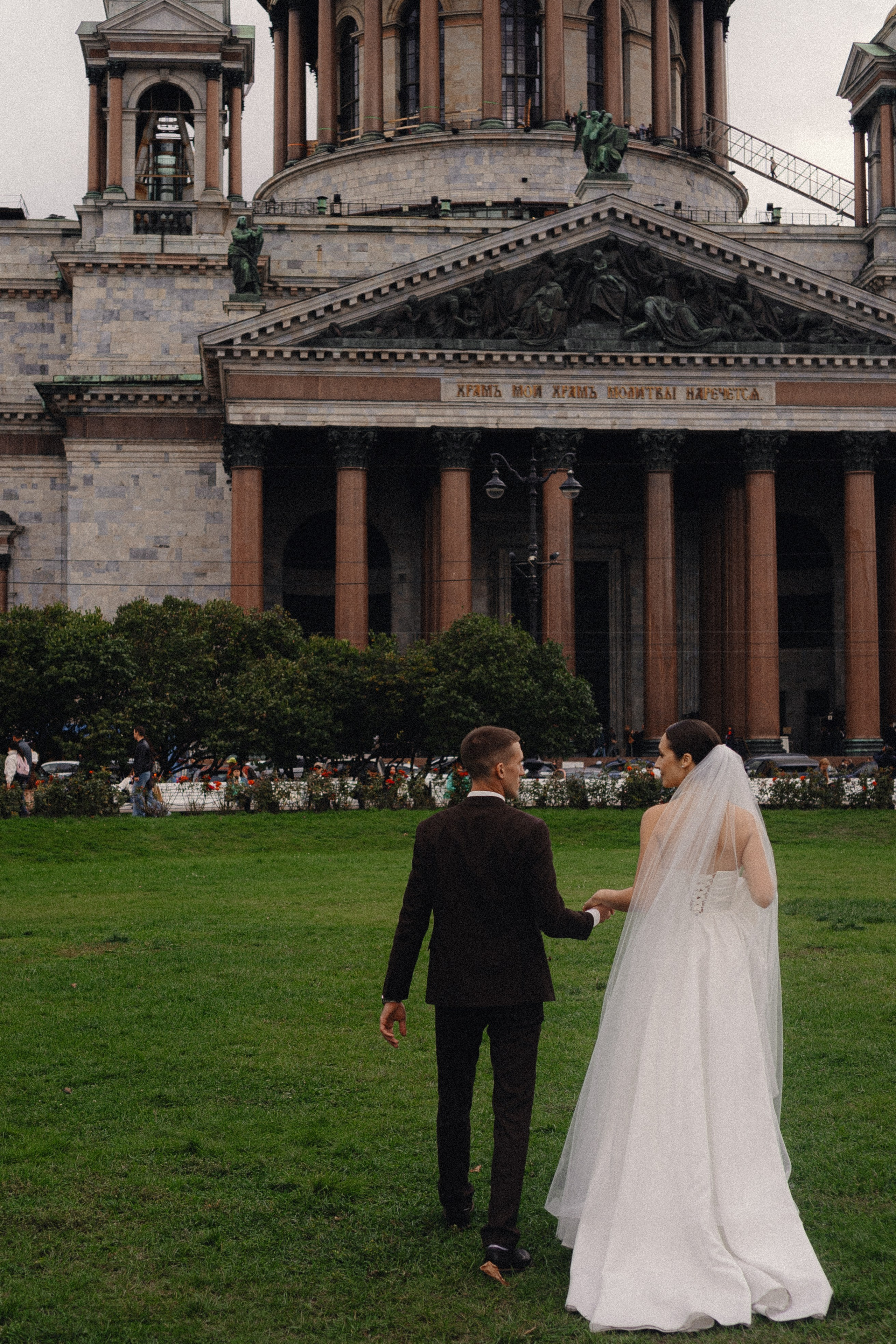 СВАДЕБНАЯ ПРОГУЛКА В САНТК-ПЕТЕРБУРГЕ (ИСАКИЕВСКИЙ СОБОР, ЗИМНЯЯ КАНАВКА, ЭРМИТАЖ И БОЛЬШАЯ МОРСКАЯ УЛИЦА). Профессиональный фотограф, Санкт-Петербург — Виктория Богомолова
