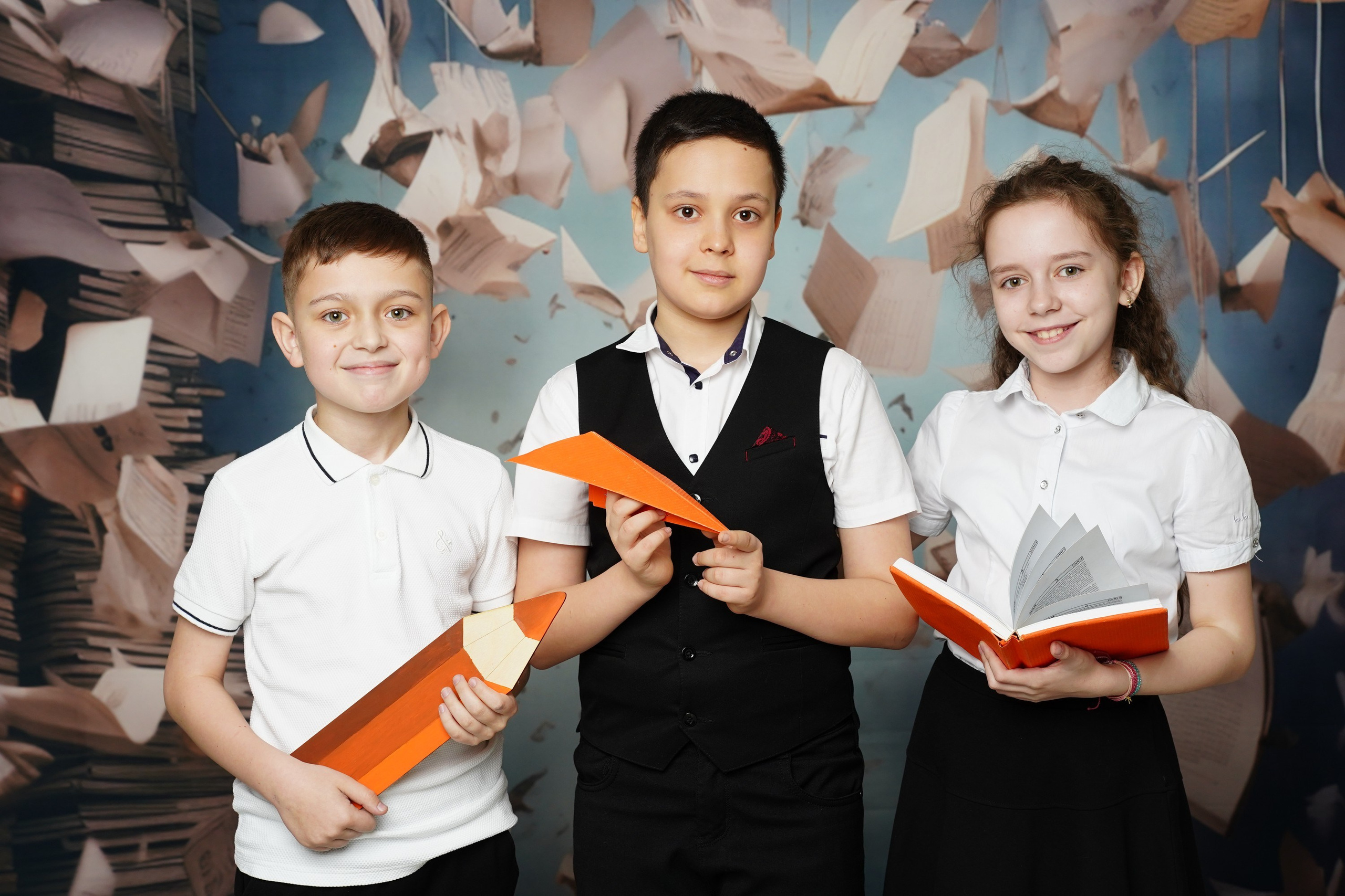 Фото с другом. MEMENTO.Выпускные альбомы, школьные, юбилейные и другие книги. Ростов-на-Дону