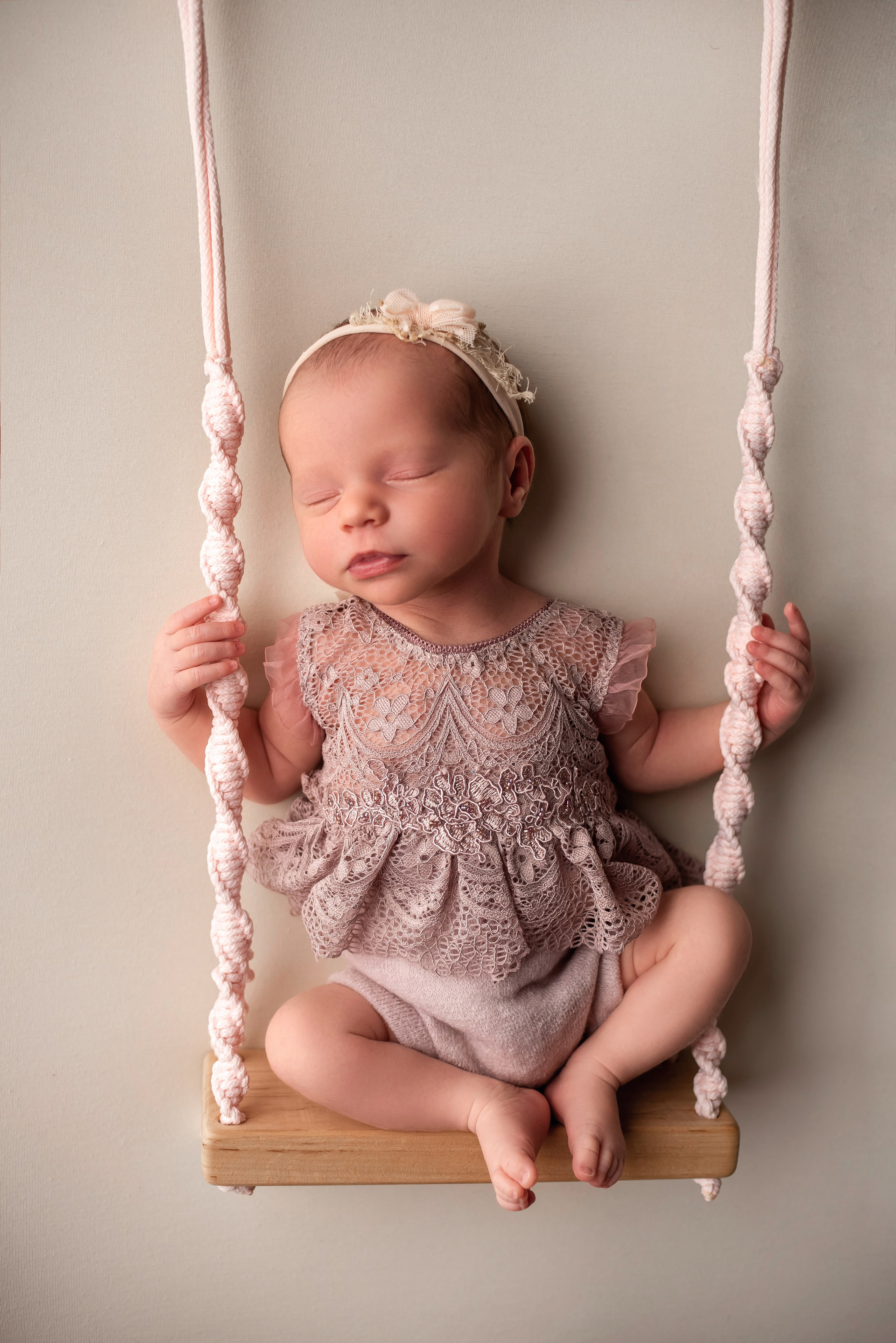 Новорождённые девочки. Детский фотограф новорождённых в Минске Боровик Екатерина