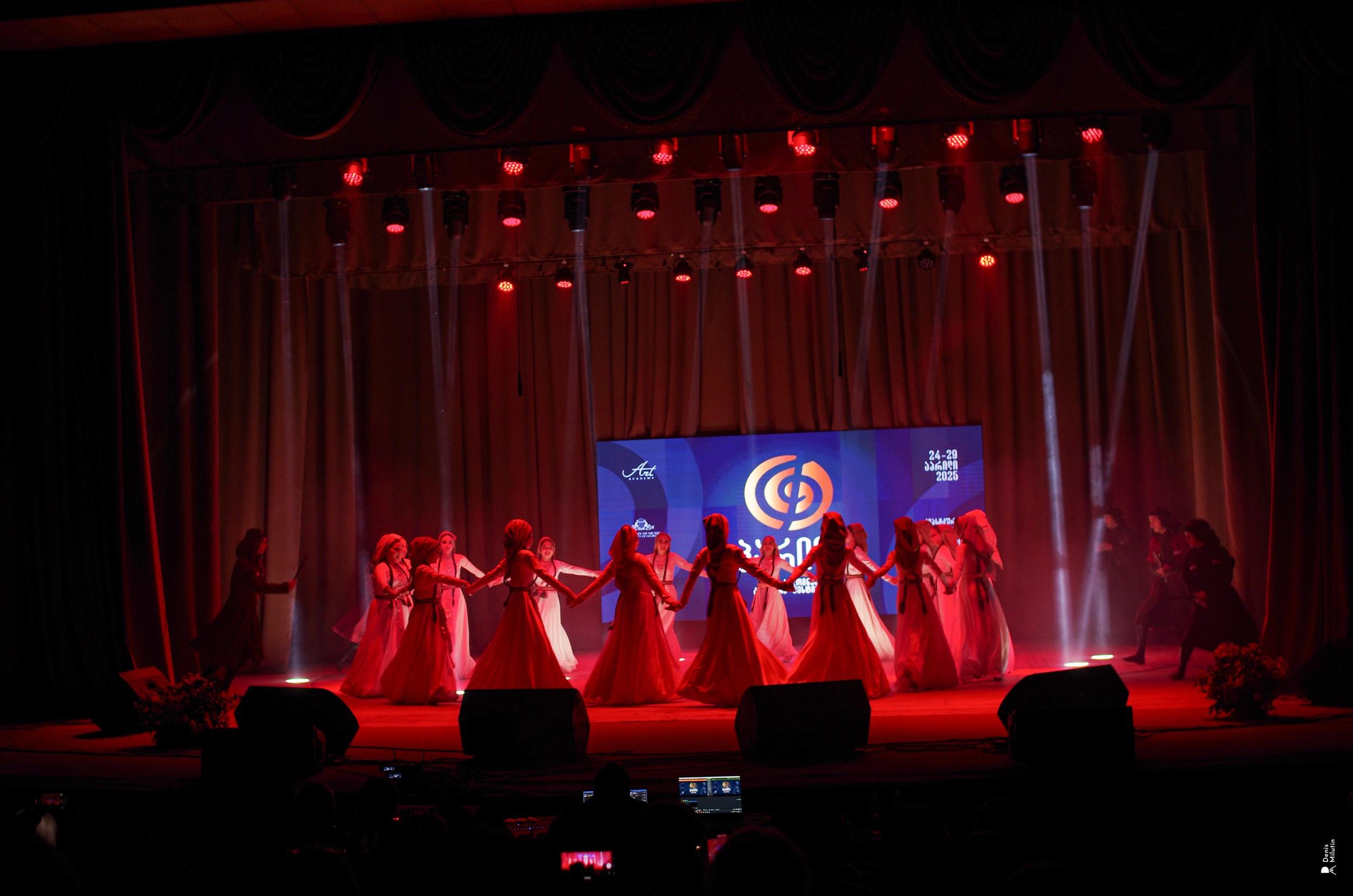 Танцы в Хоби. Портретный фотограф Денис Милютин