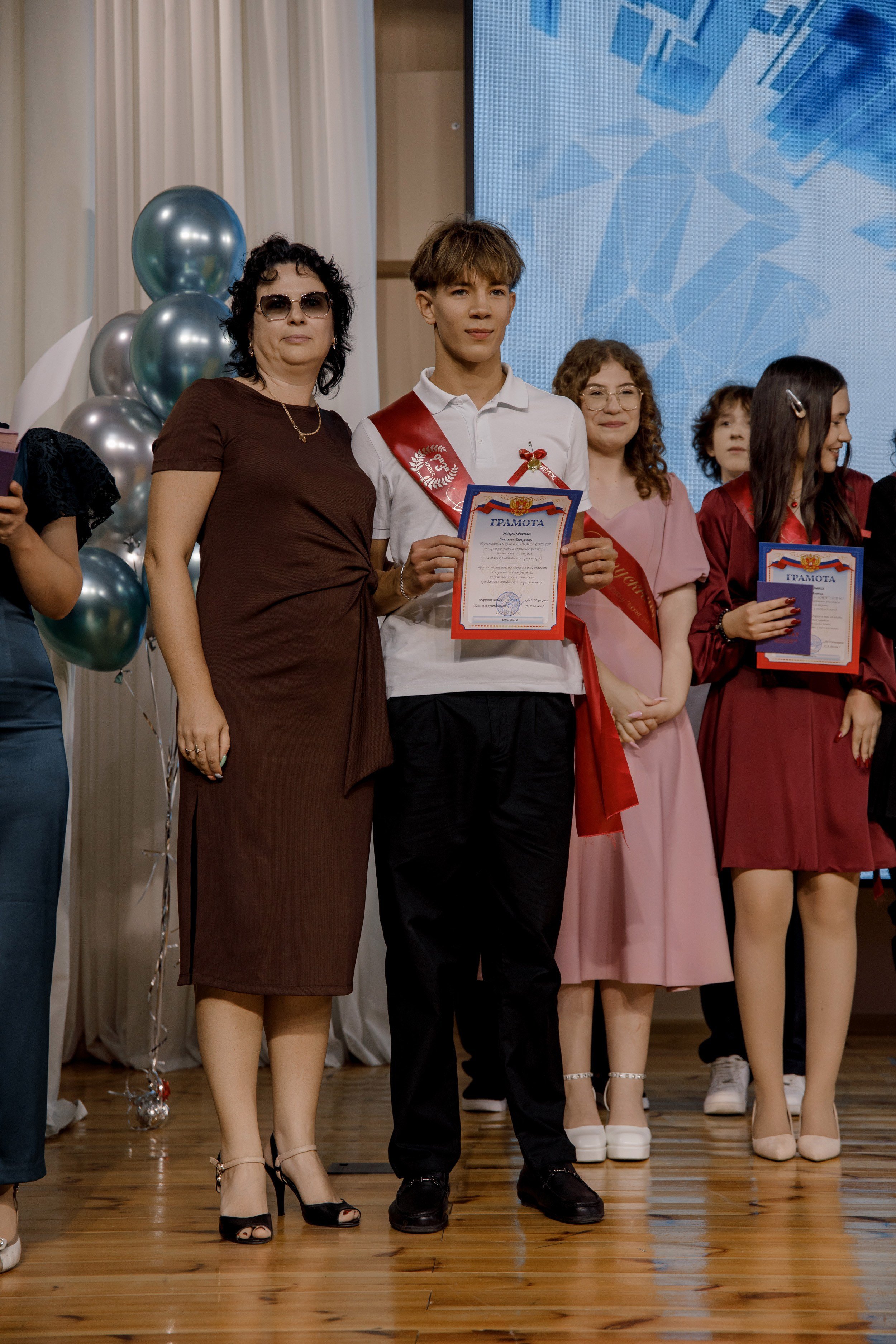 Выпускной школа 107 г Краснодар. Выпускные альбомы в Краснодарском крае