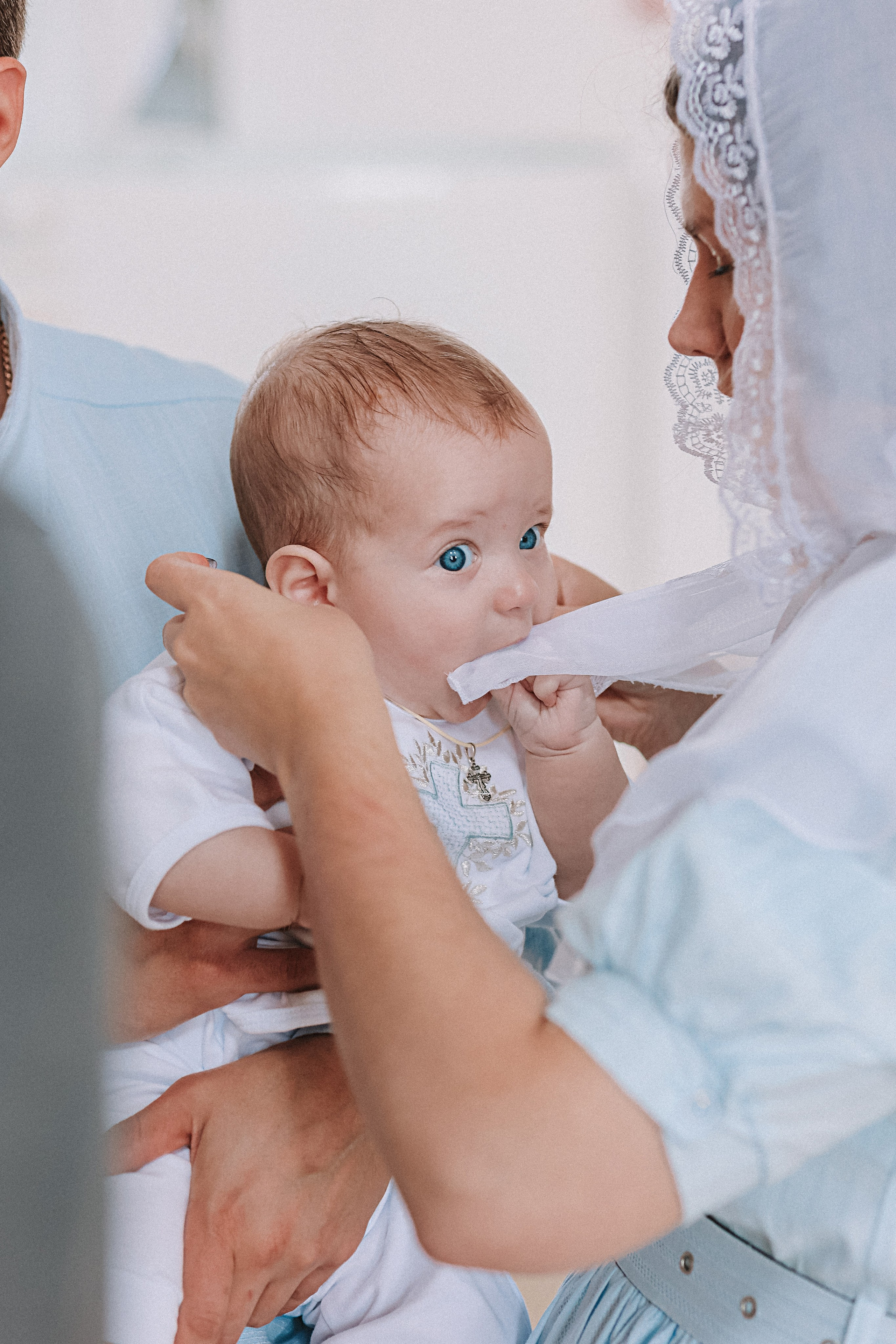 Крещение церковь около моста влюбленных. Семейный фотограф Тюмень, фотограф на роды Салмина Мария
