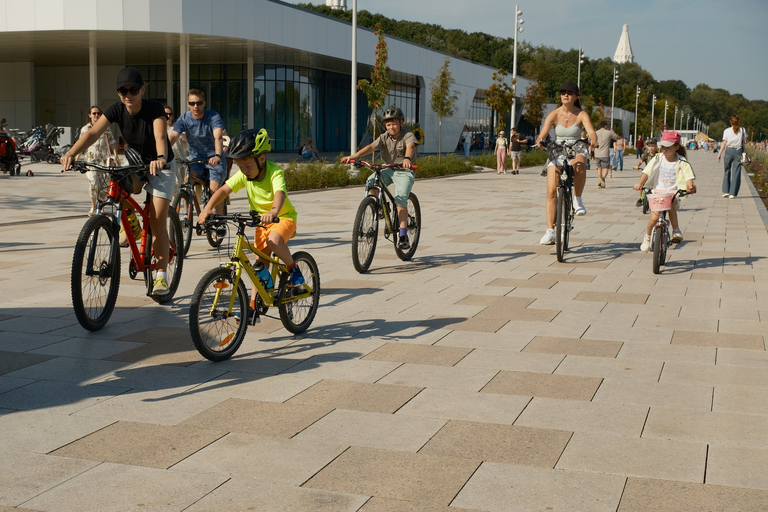 Улица, люди, жизнь…