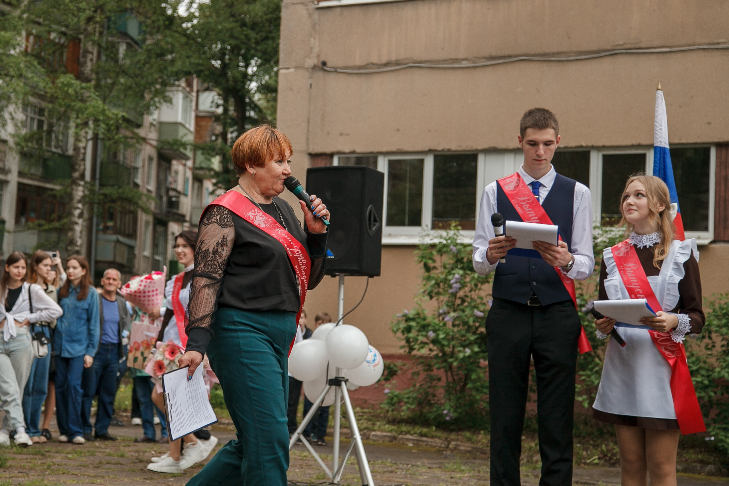 Последний звонок. Ирина Коновалова школьный фотограф. Выпускные альбомы Ярославль