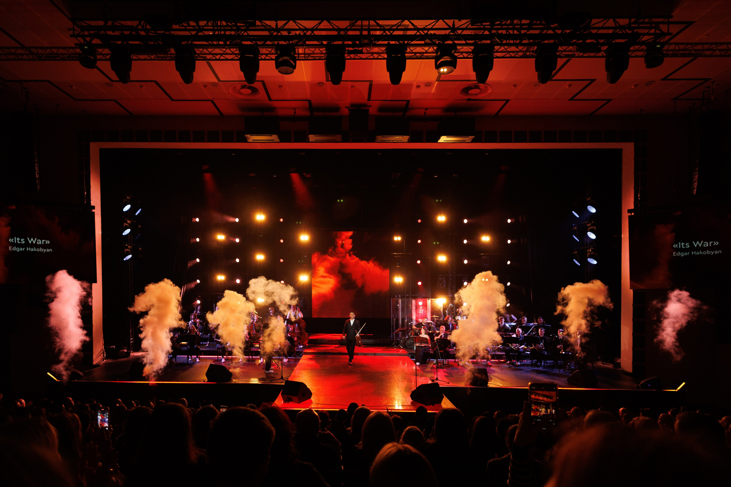 Сольный концерт Эдгара Акобяна. Студийный и свадебный фотограф в Москве Айк Саркисян