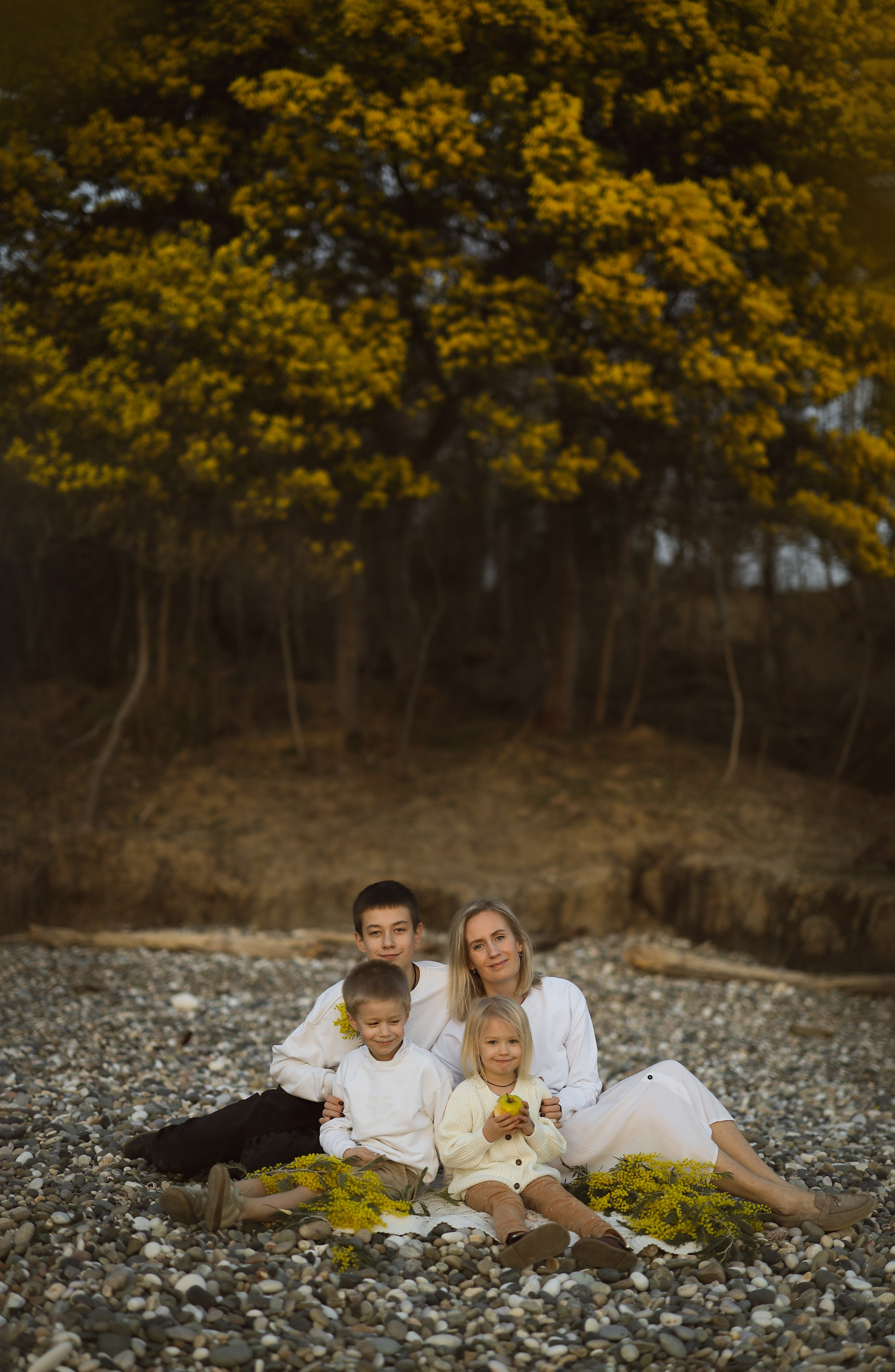 Семейная фотосессия на пляже в Абхазии. Свадебный и семейный фотограф в Абхазии Жанна Соснина