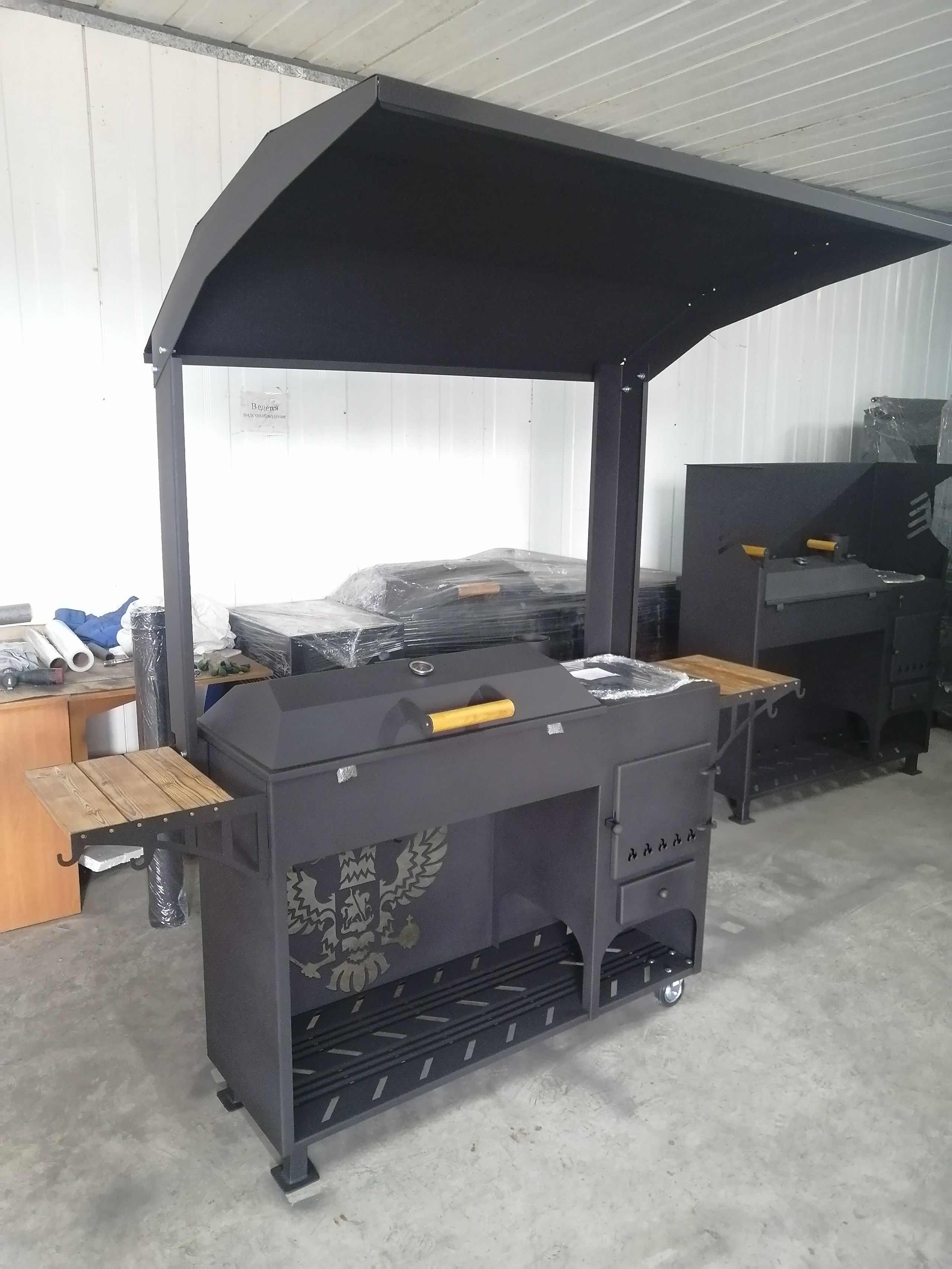 Мангал с крышей, печью под казан и крышкой барбекю. Купить / заказать мангал для дома в Краснодаре от производителя «Мангал Мастер»