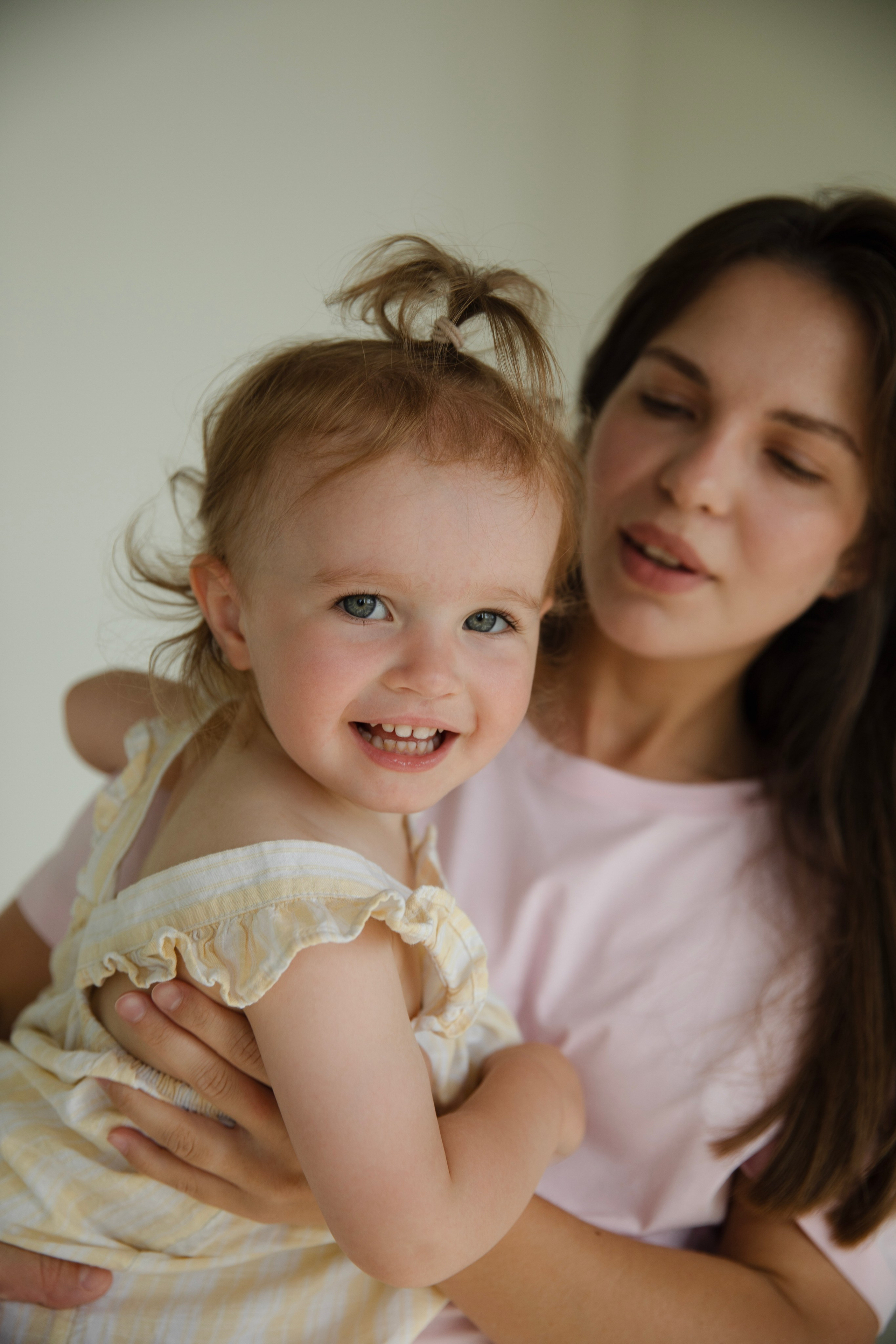 Домашняя съемка красивой семьи в солнечной квартире. Фотограф новорожденных, детский фотограф  Москва.Семейная съемка Москва. Семенова Анна