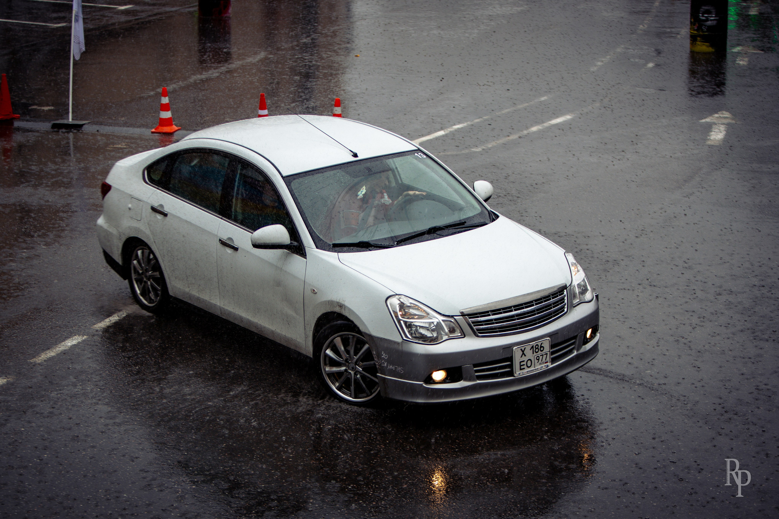 SHOWDOWN. Rusty Photographer