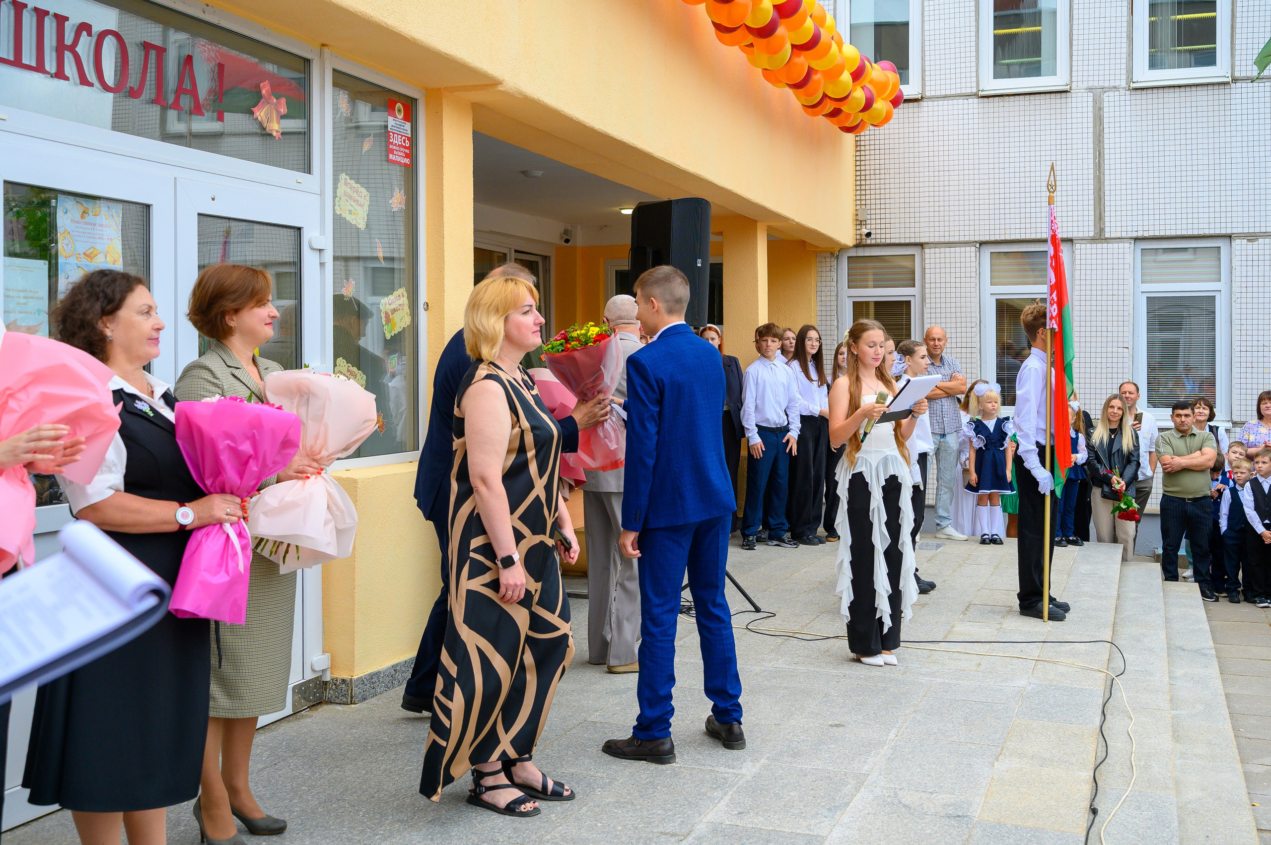 Вот звучит первый звонок, перед этим долгое приготовление к новому этапу в жизни, Яромир идет в школу. Фотоуслуги, услуги фотографа, фотографирование важных событий