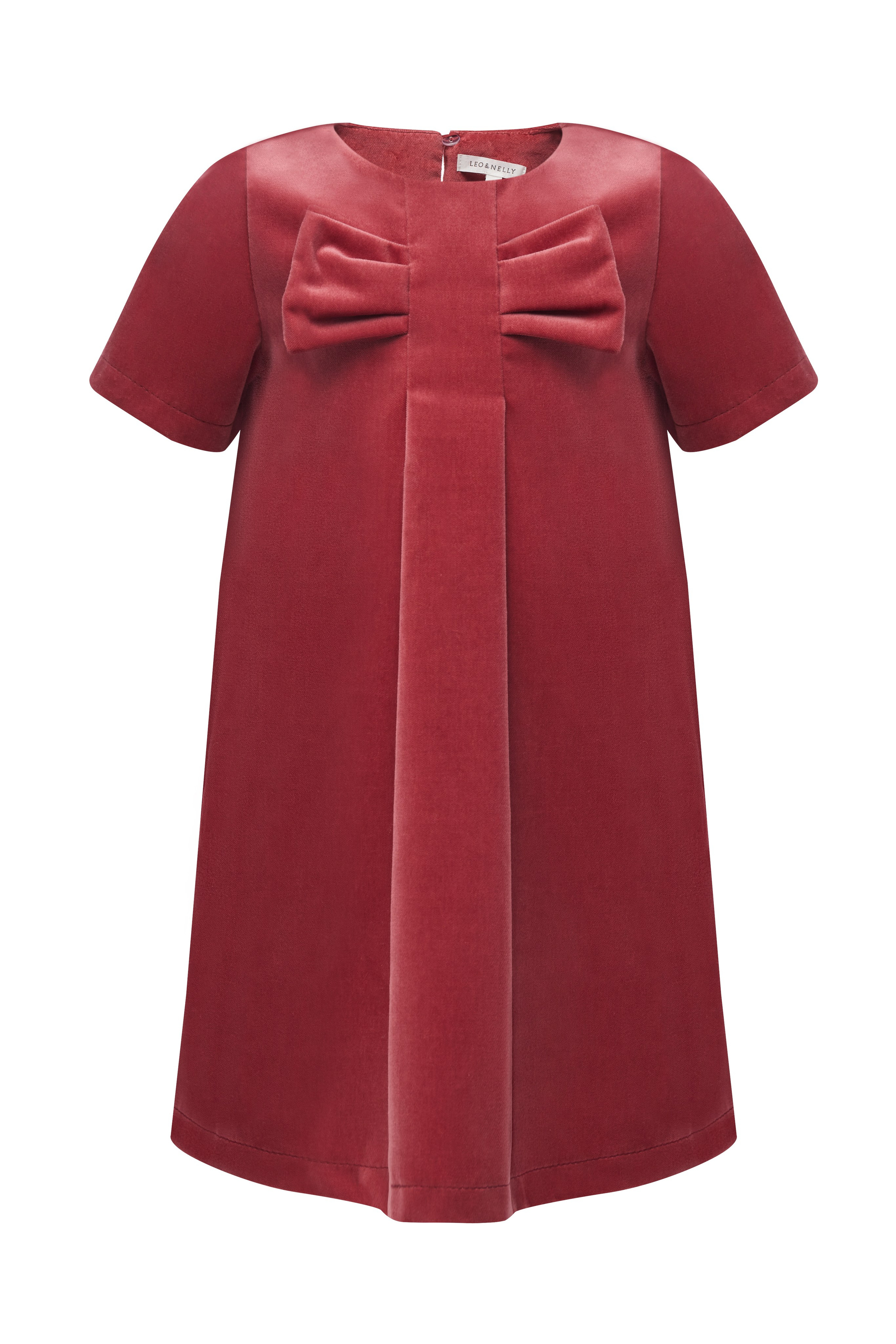 «Профессиональная каталожная фотосъемка детской одежды на манекене с акцентом на детали»