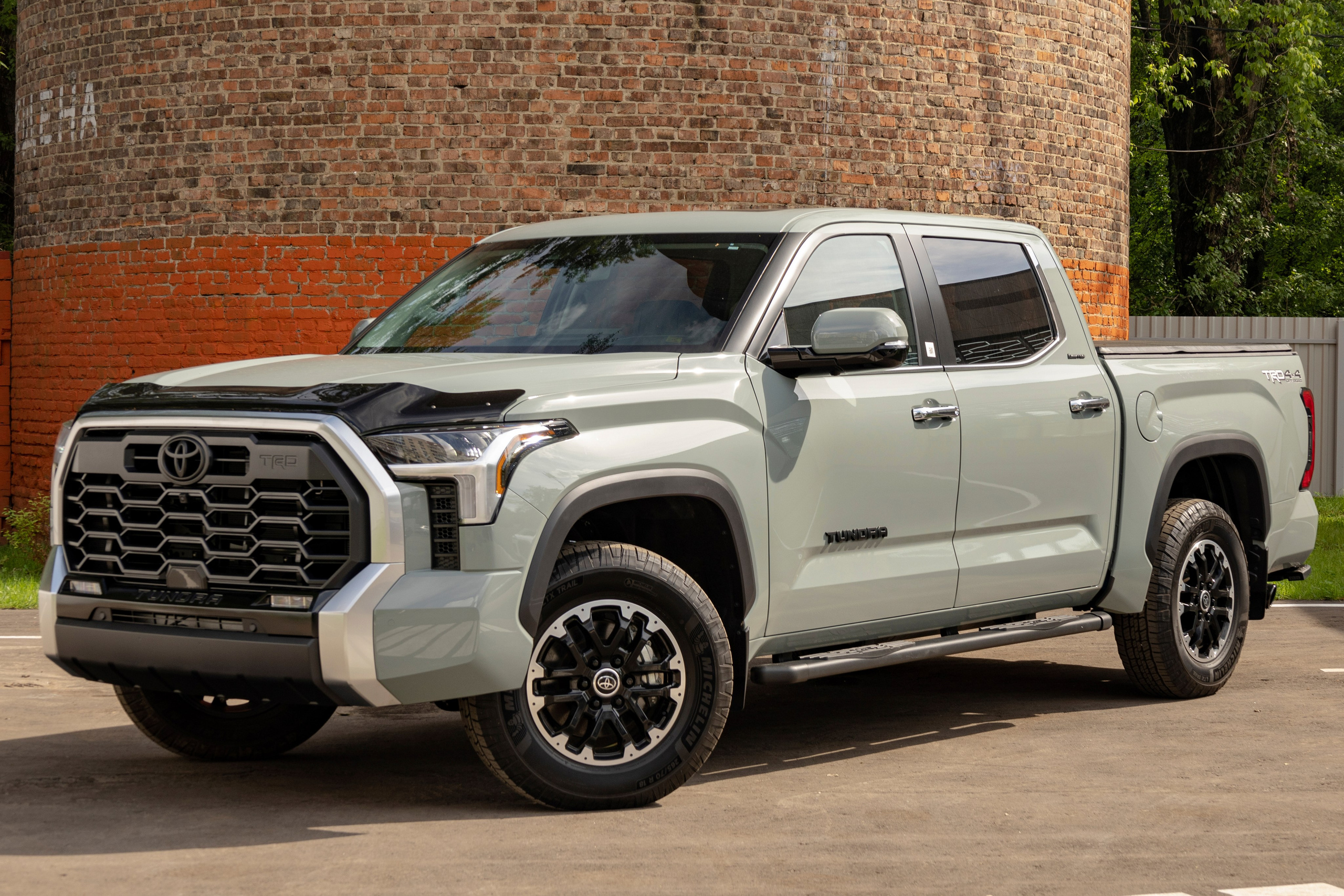 Фотосессия с мотоциклами и автомобилями. Предметный фотограф в Москве и Московской области