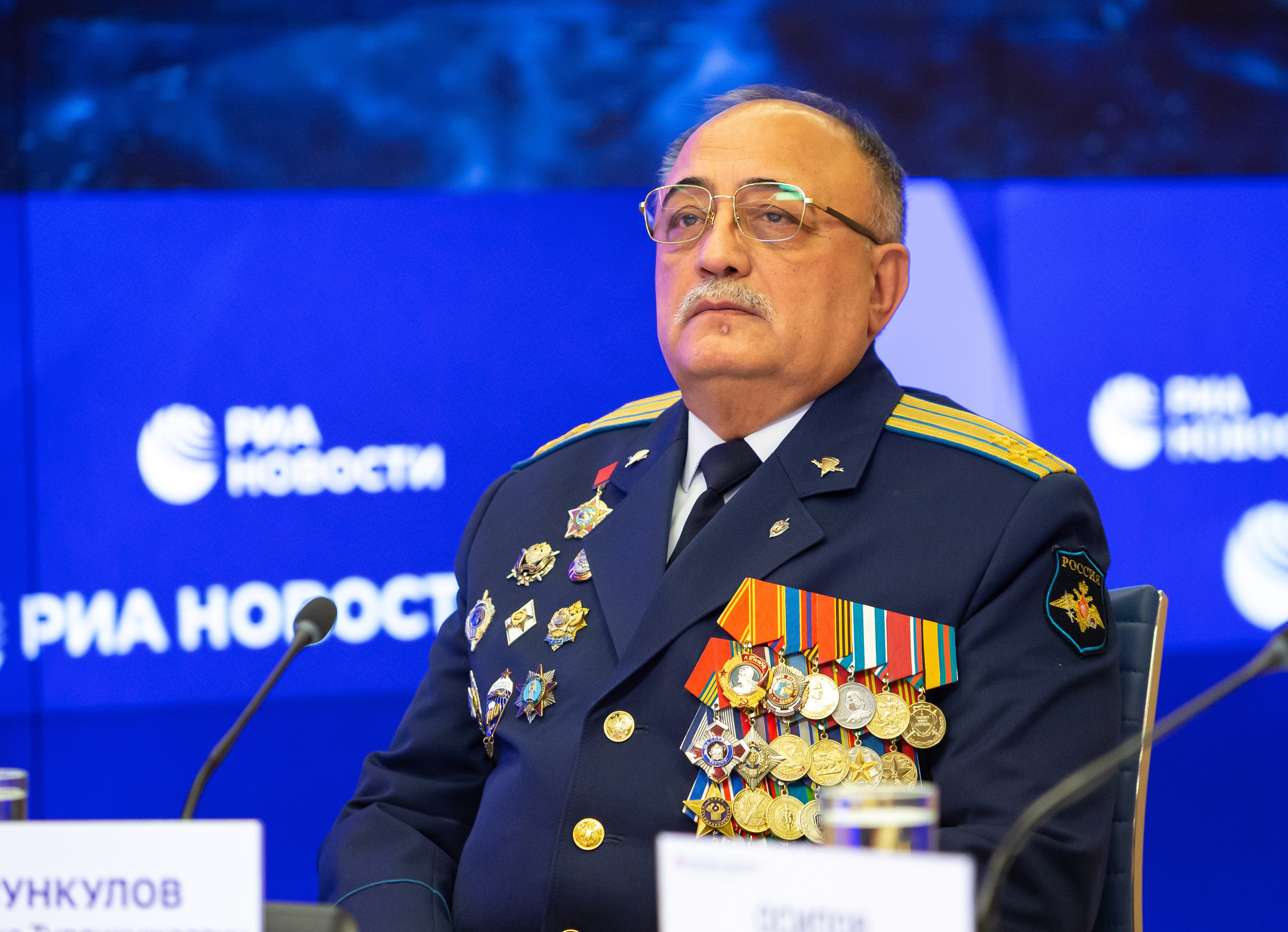 РИА НОВОСТИ. Газета «Спецназ России». Пресс-конференция к 45-летию ввода советских войск в Афганистан. Фотостудия в Москве LUXARTPHOTO