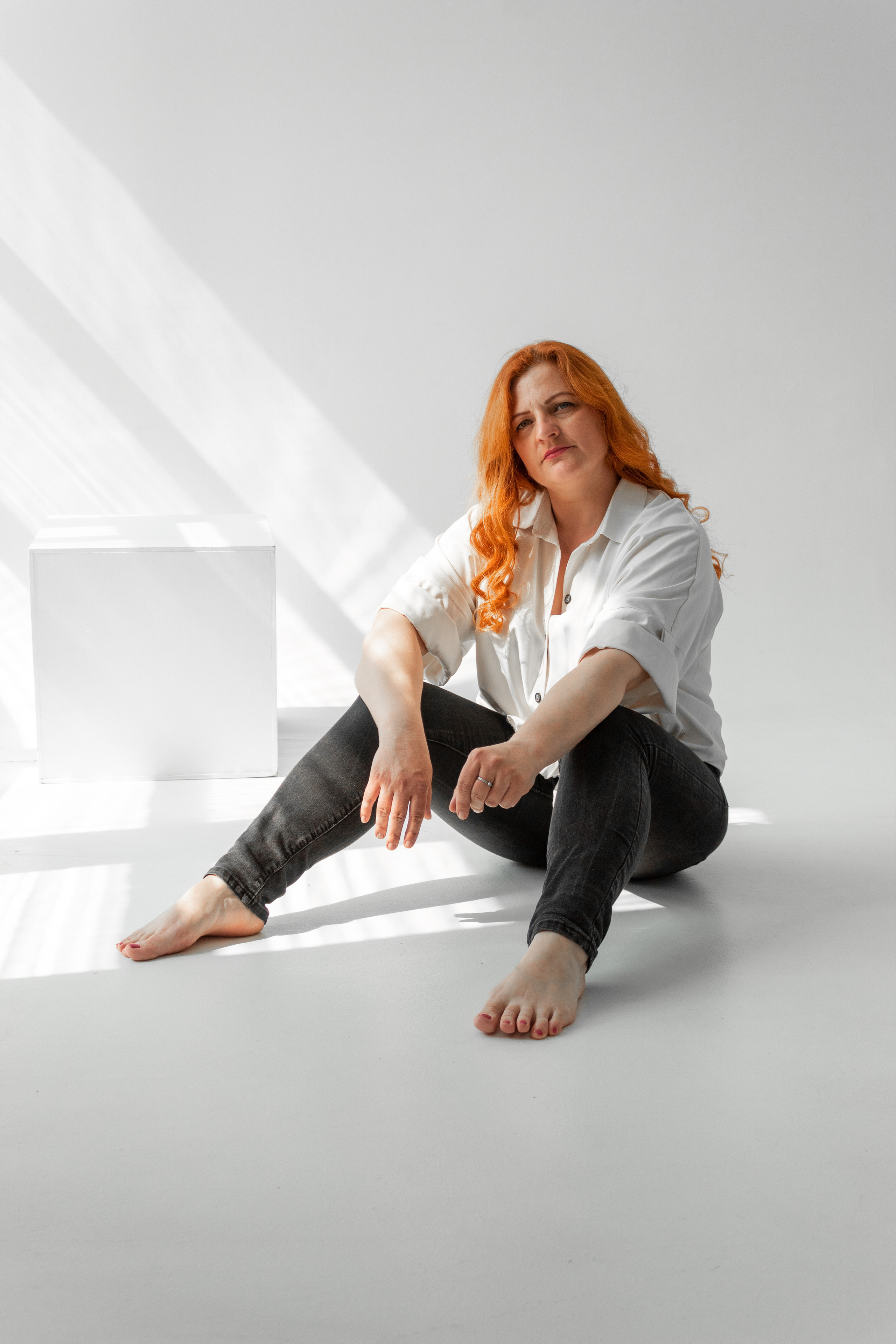 На циклораме. Фотограф Красноярск Капранова Софья