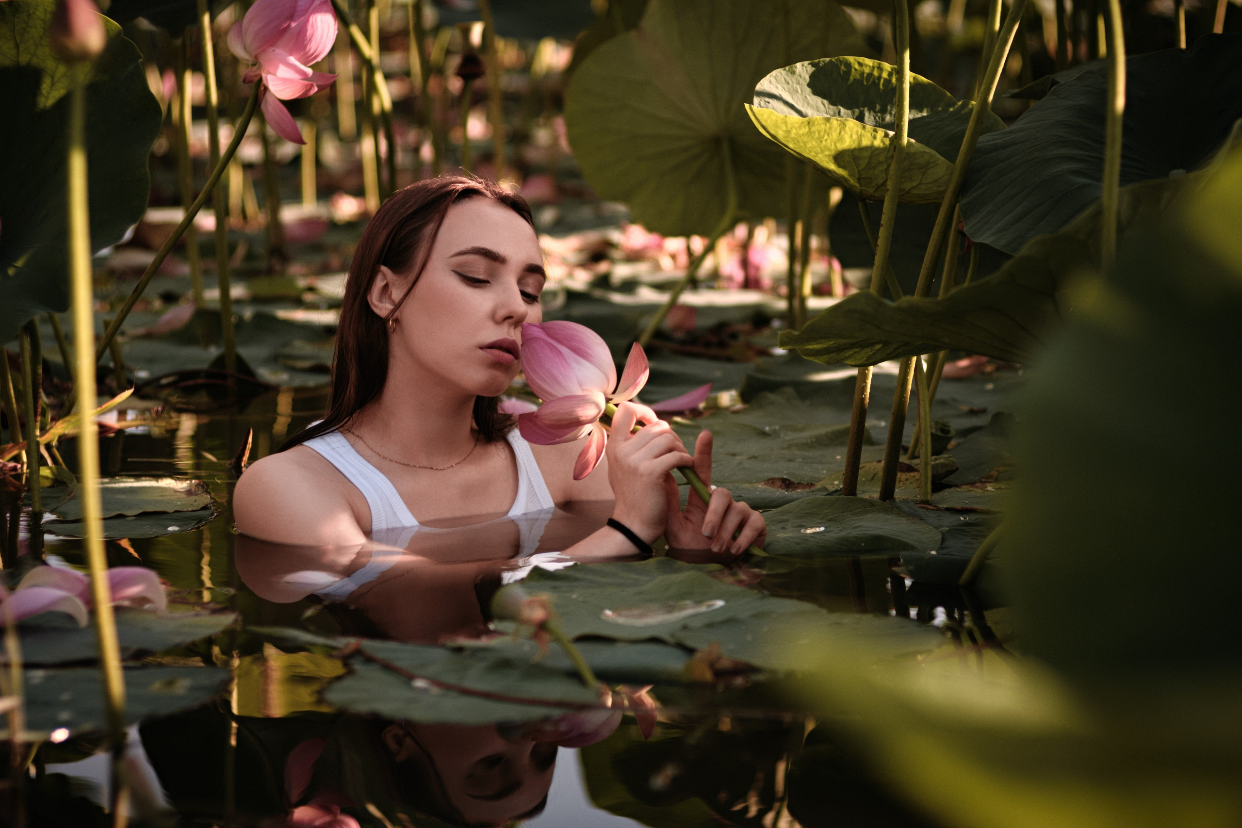 Фотосессии на природе, фотосессии в лесу, фотосессии в полях, фотосессии на озере. Фотограф женский портретный будуар лавстори Санкт-Петербург Виктор Иванов