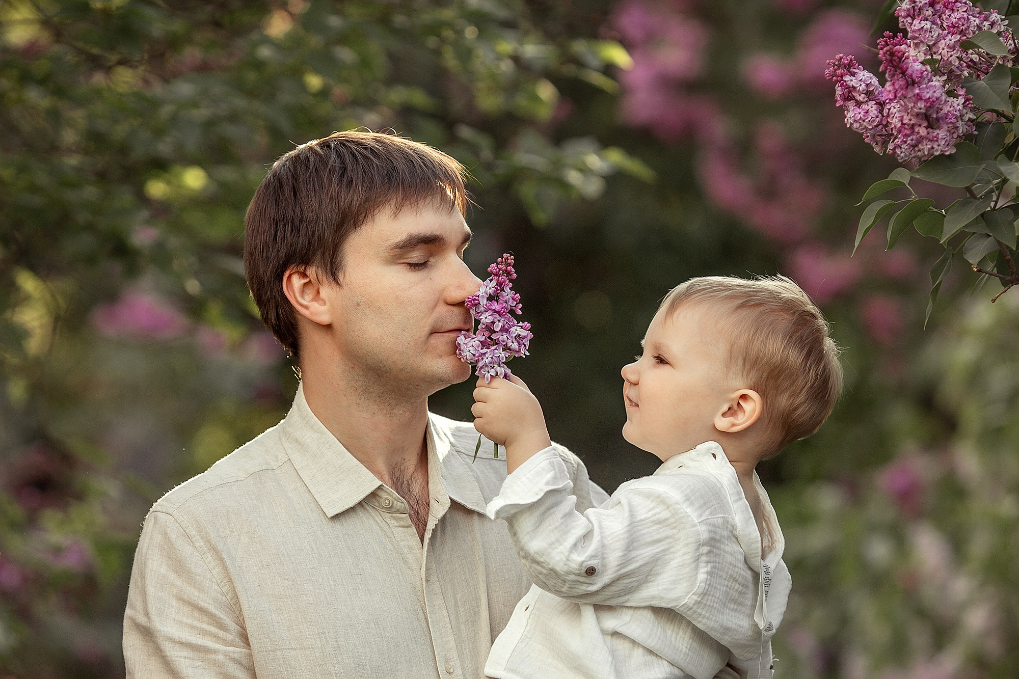 Малыши, кролики цветущая сирень. Tatyana Nadezhdina Family photographer