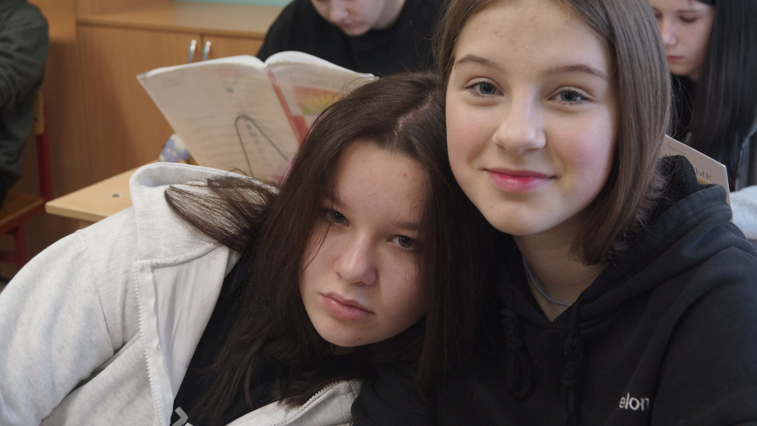 2024 Сретенская школа 8 класс портреты. Городок на Волге