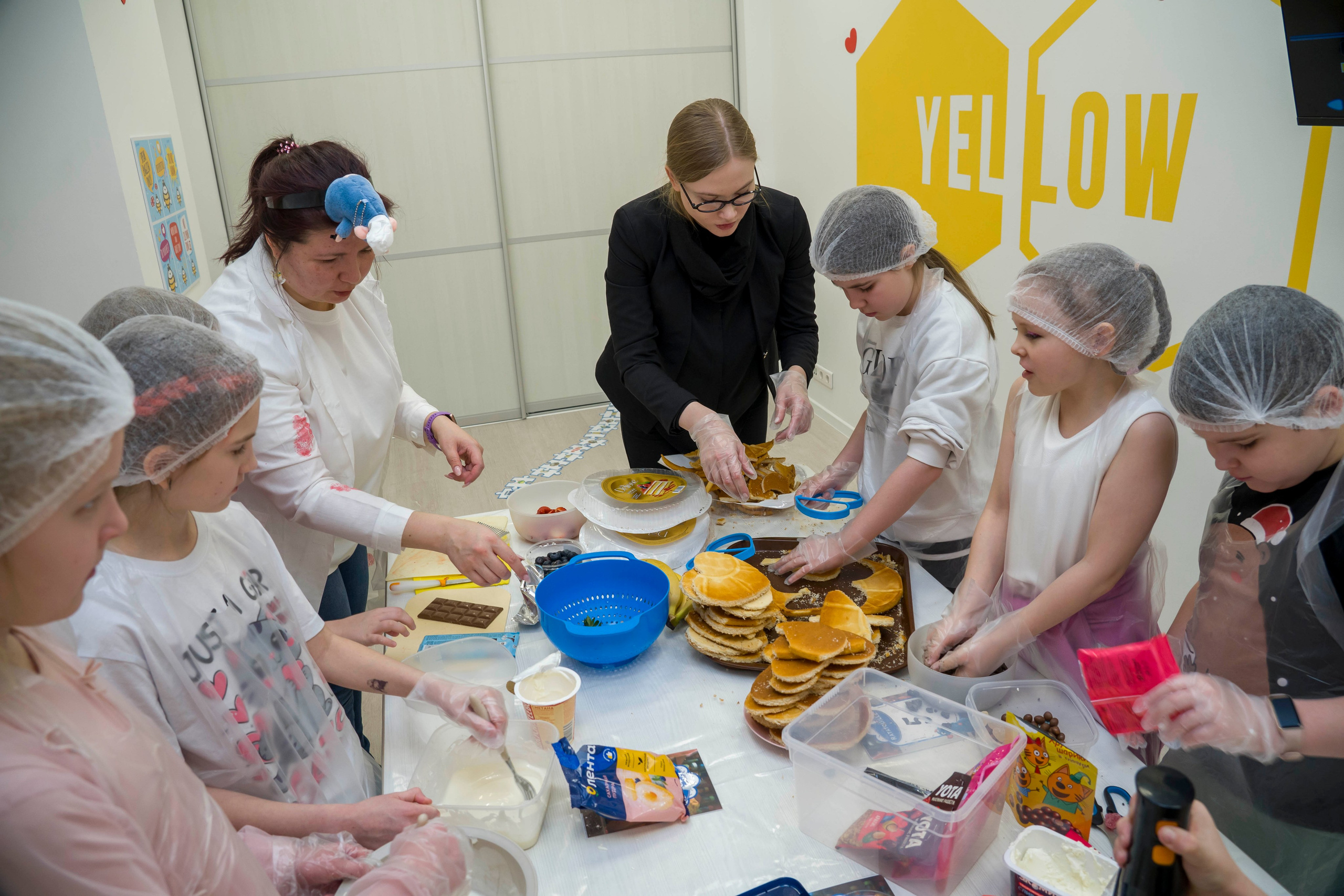Детский кулинарный мастер-класс Билингво. Фотограф в Санкт-Петербурге. Репортажная и все съёмки для бизнеса