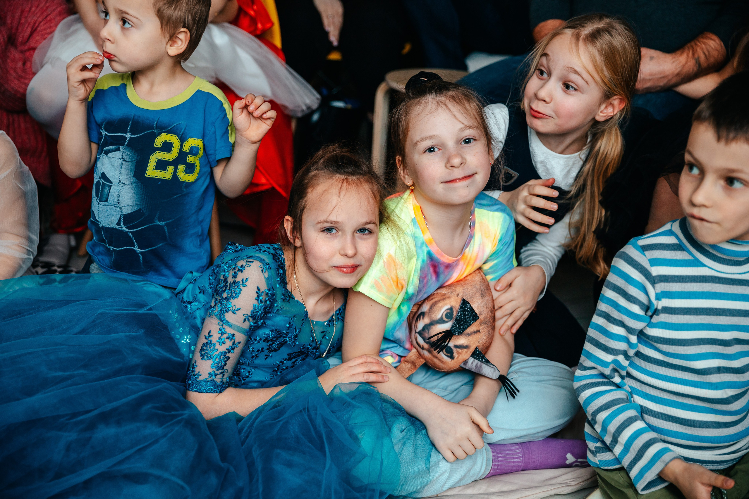 Новогодний утренник в Монтессори-школе. Семейный lifestyle фотограф в Санкт-Петербурге Людмила Пахомова