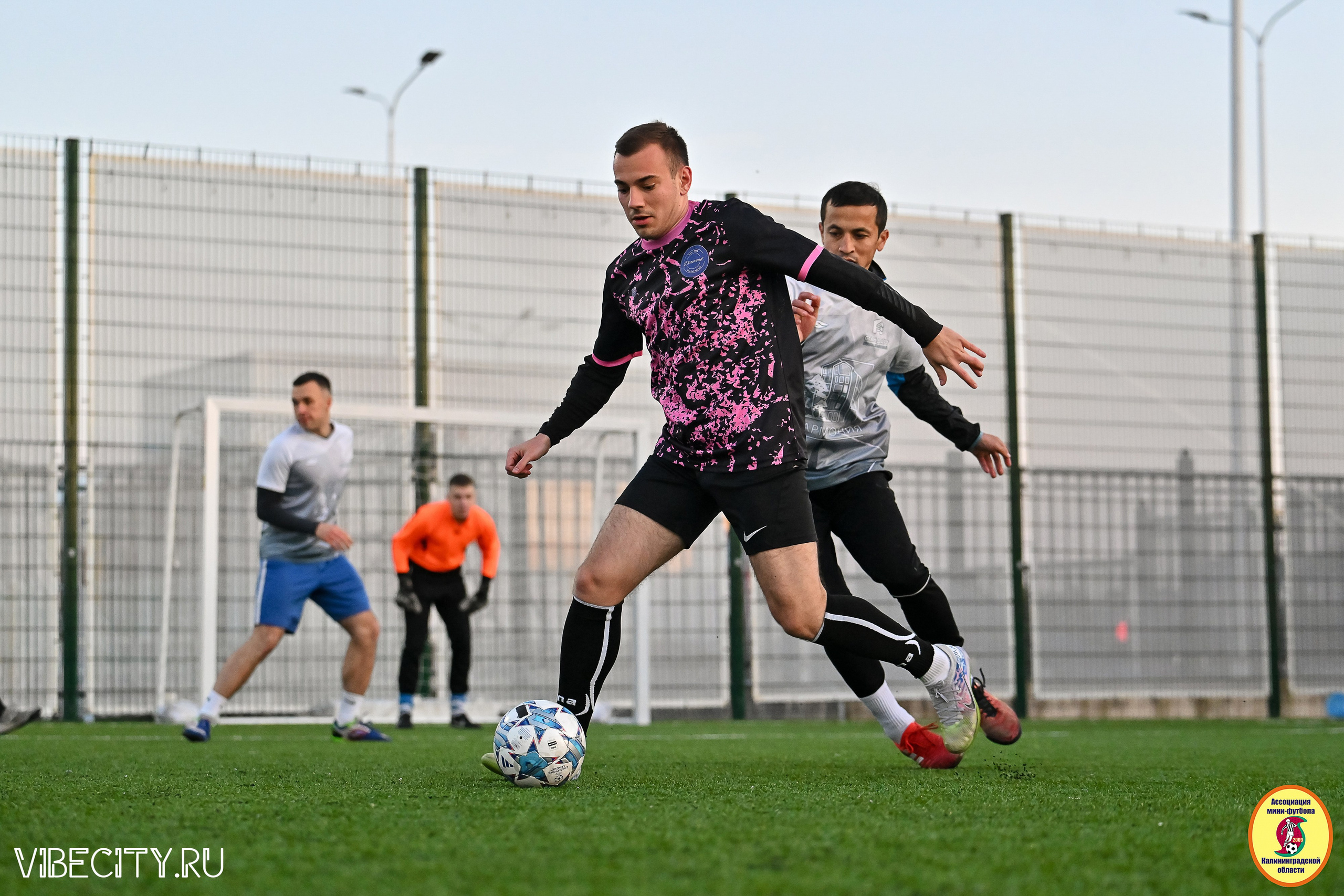 ИГРЫ МИНИ-ФУТБОЛЬНОЙ И КОРПОРАТИВНОЙ ЛИГИ. VIBECITY.RU Вайб Сити Ру Фоторепортажи Фотоотчеты Калининград