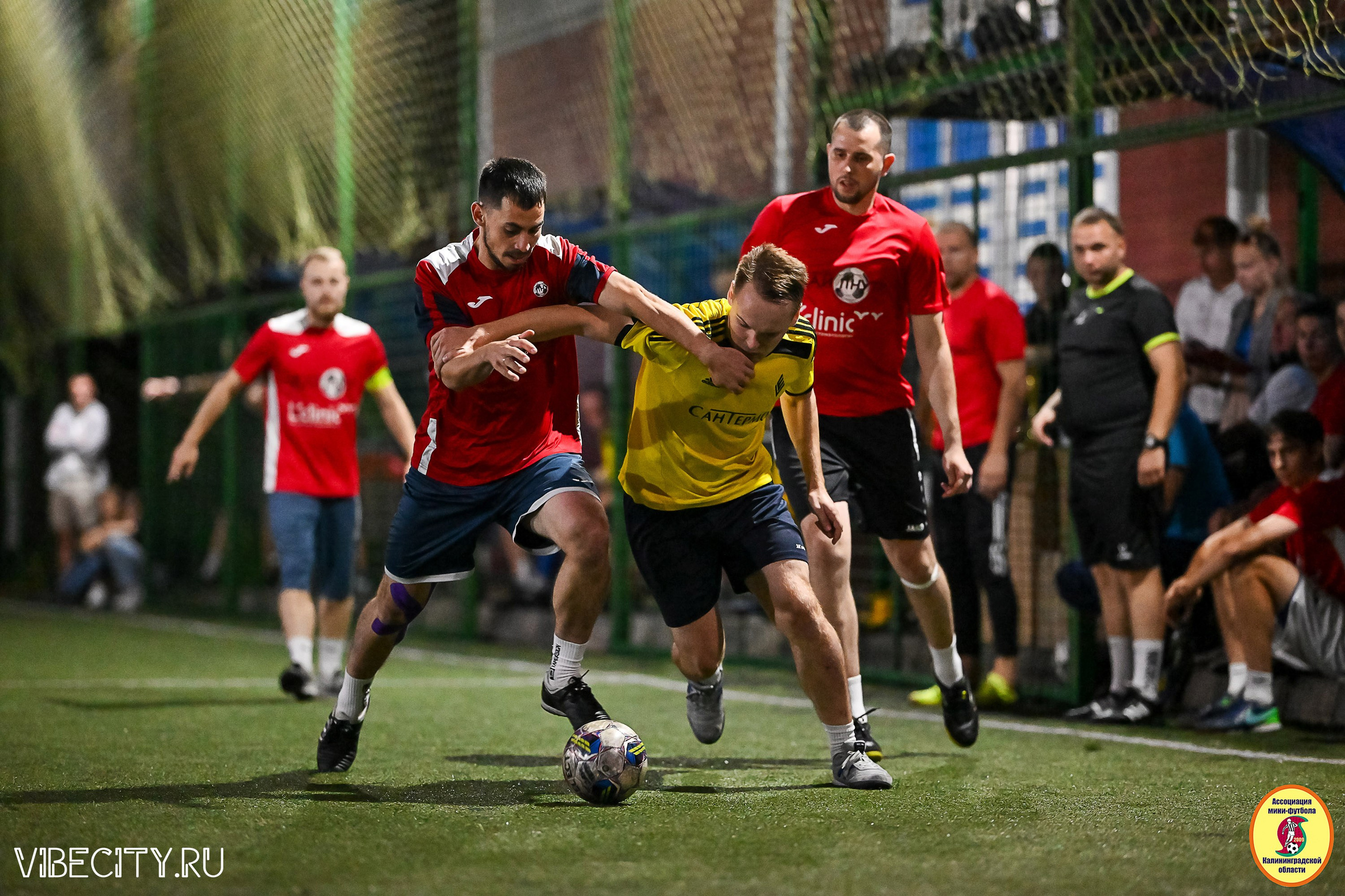 ФИНАЛЬНЫЕ ИГРЫ КУБКА МИНИ-ФУТБОЛЬНОЙ ЛИГИ И КУБКА КОРПОРАТИВНОЙ МФЛ 2025. VIBECITY.RU Вайб Сити Ру Фоторепортажи Фотоотчеты Калининград