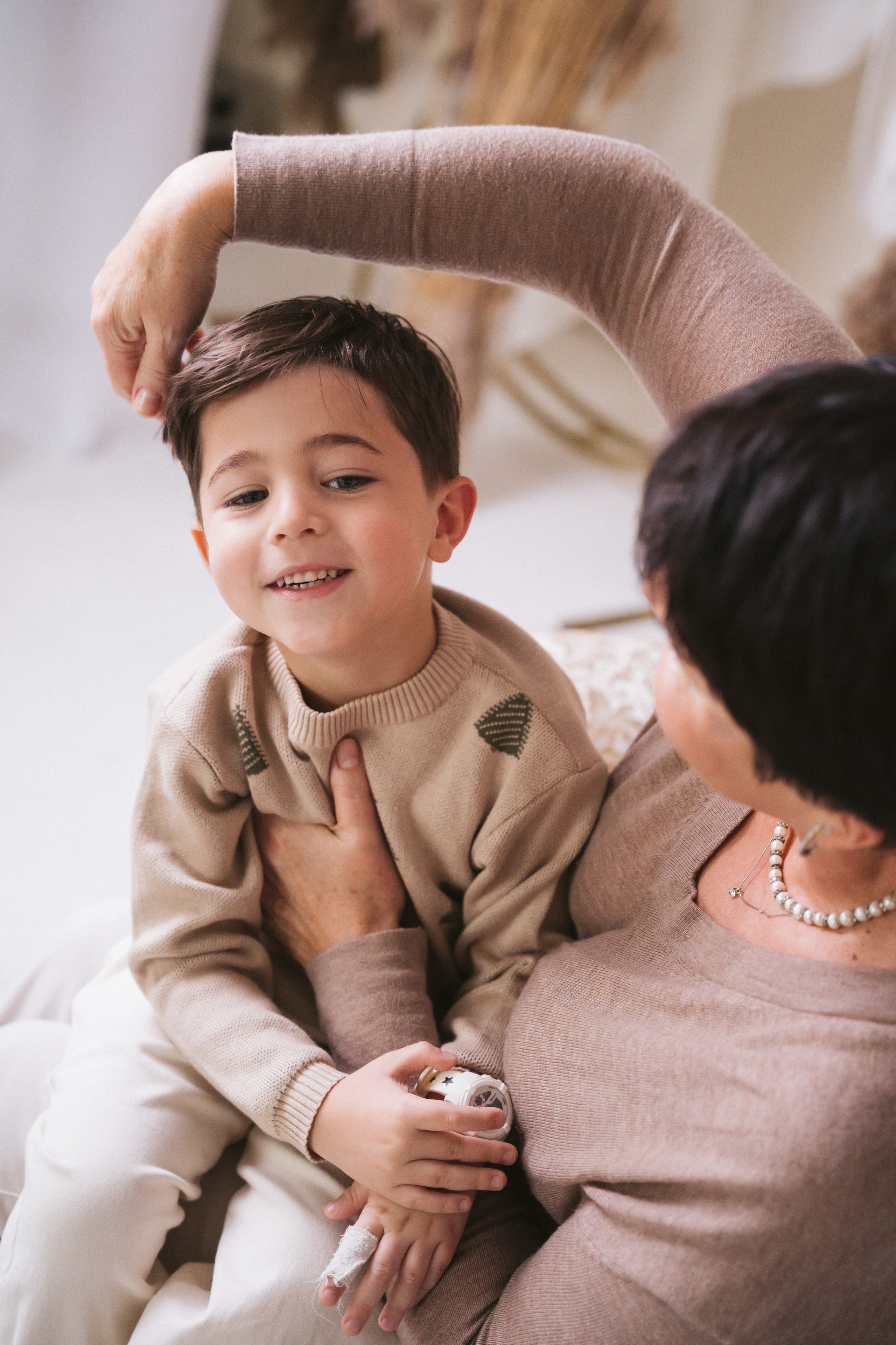 Счастливая бабушка и ее внуки. Портретный и семейный фотограф в Перми Мила Ульянова