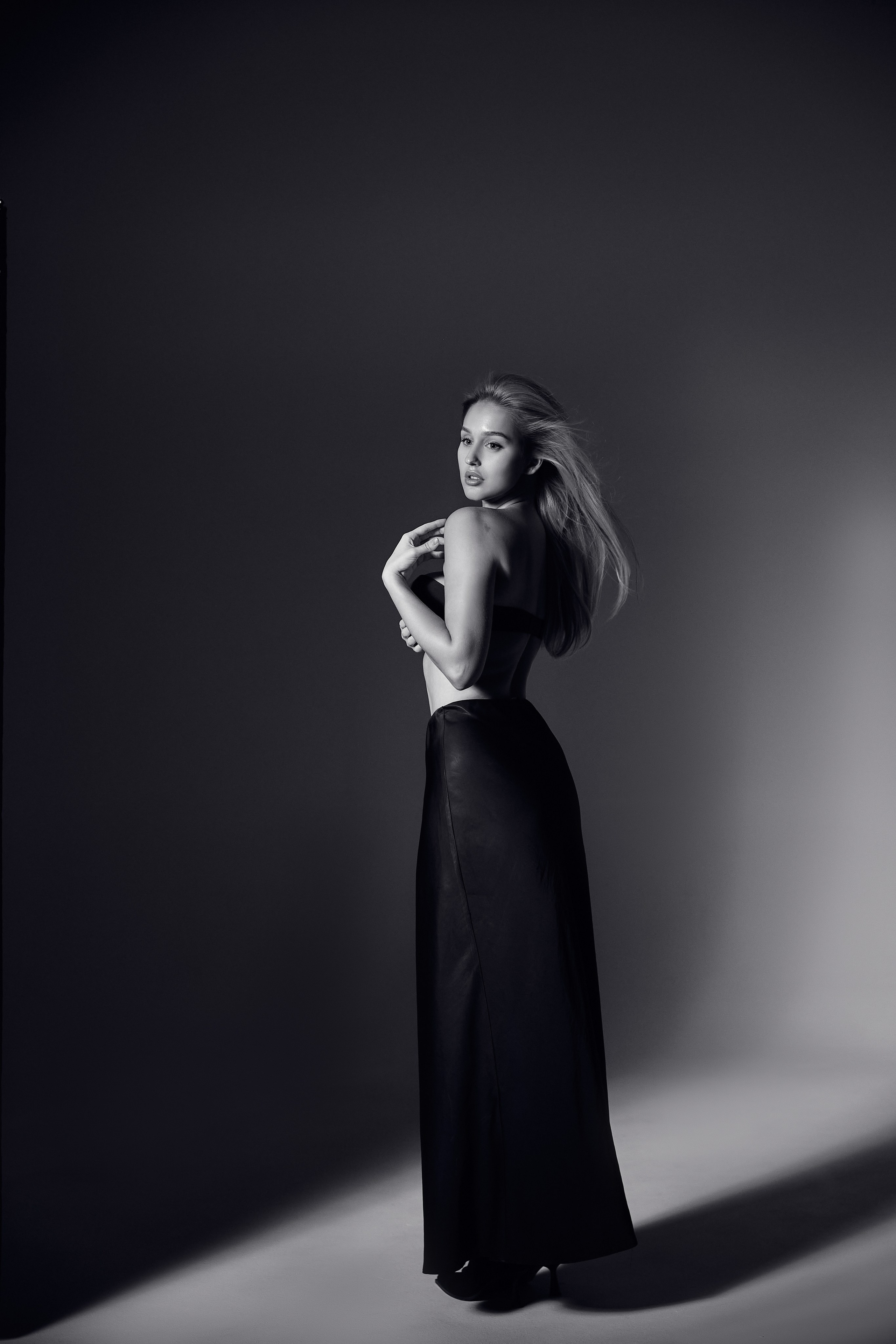 Фотосессия в стиле Vogue: трендовые образы с постоянным светом и атмосферой высокой моды. Валентина Похомова — профессиональный фотограф в Екатеринбурге