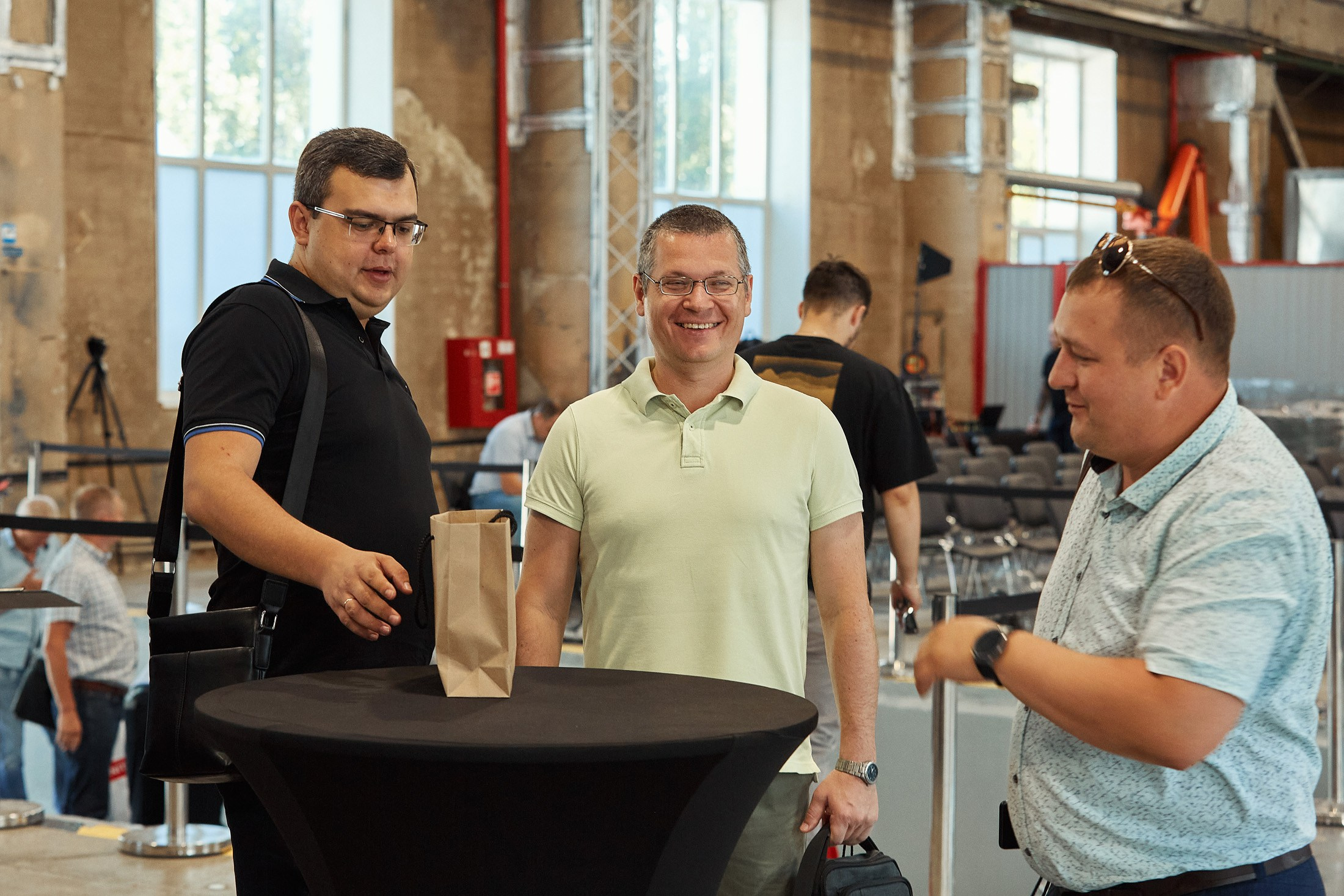 EMG / Международный форум / Презентация нового высокоточного станка. Антон Артюшин, портретный фотограф. Москва