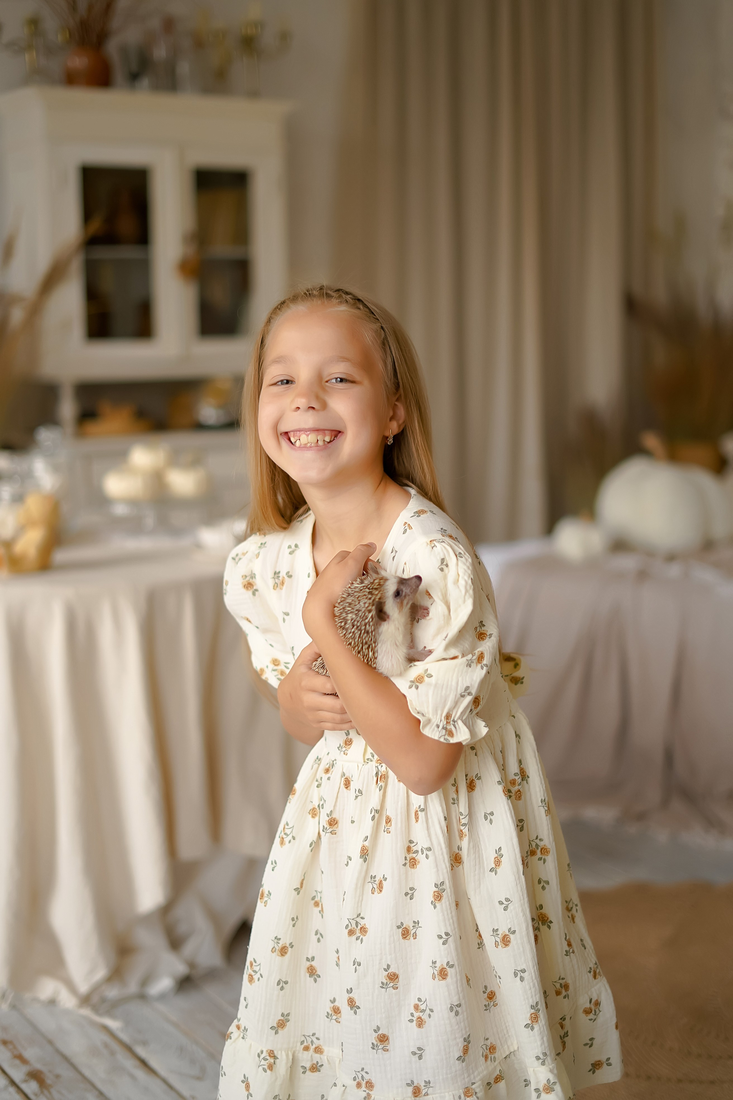 Девочки и ёжик. Фотограф Татьяна Митрофанова